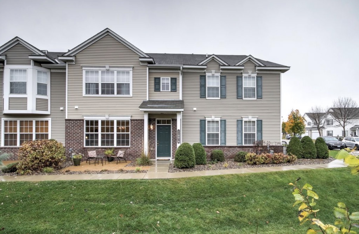 Woodbury Townhome: 11007 Oak Grove Cir