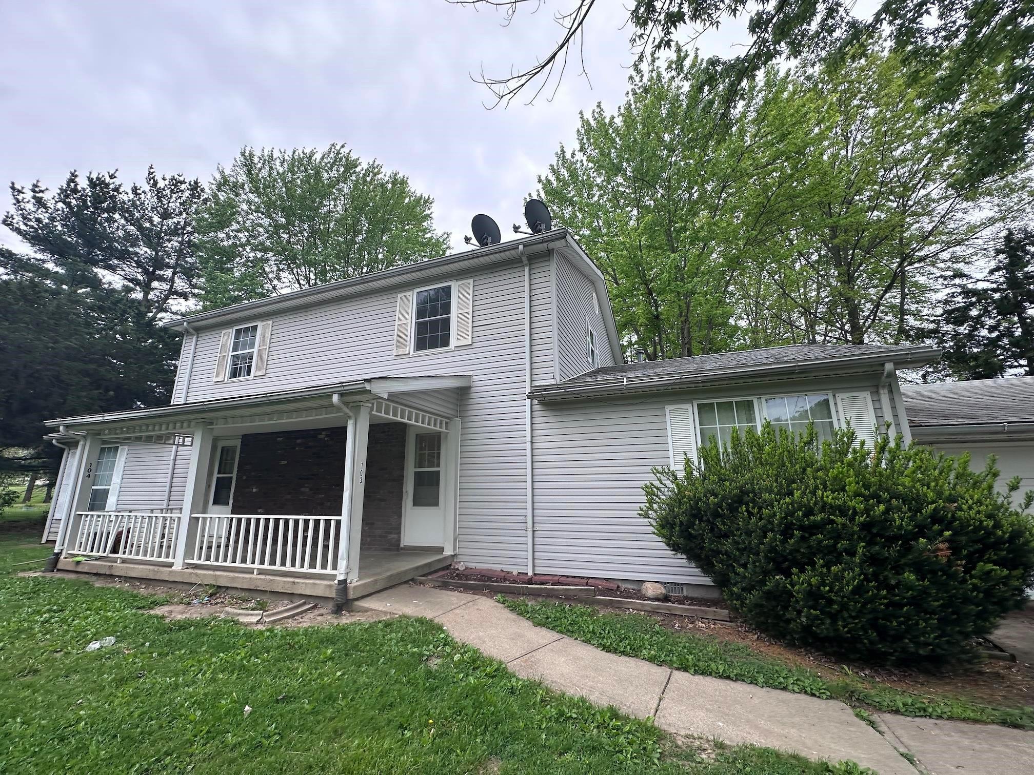 Danville House: 15986-3 Arrowhead Road