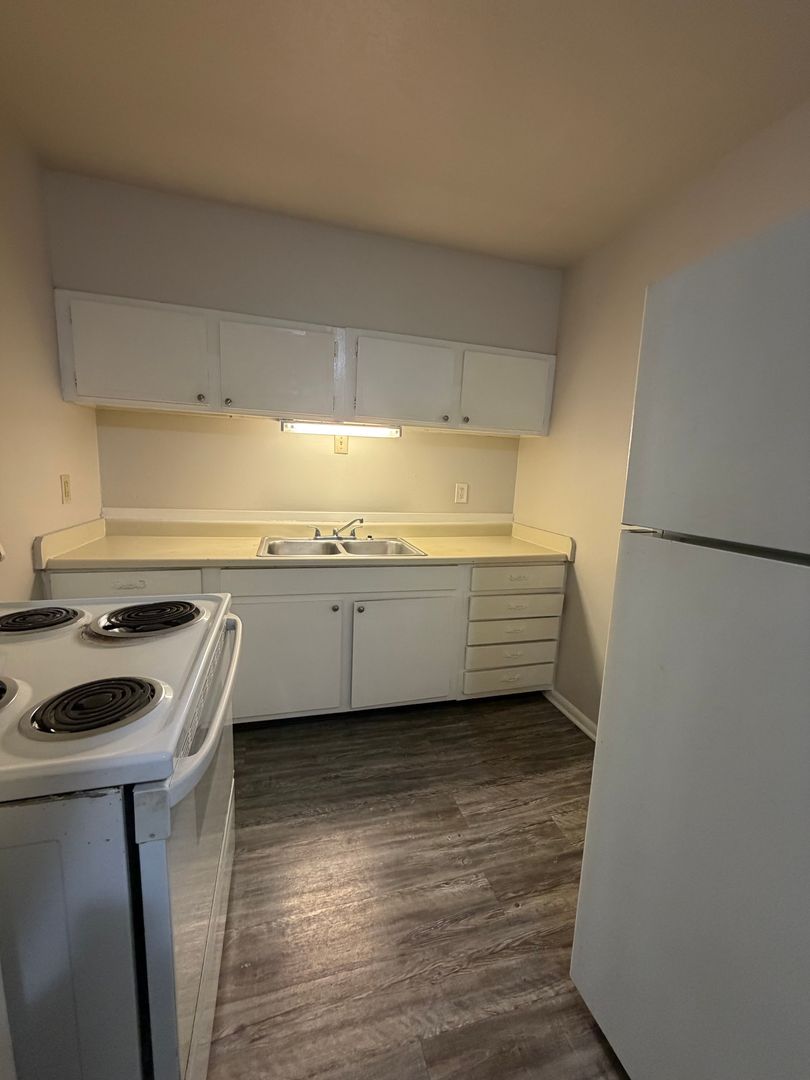 Louisville Condo: 421 Poplar Level Court