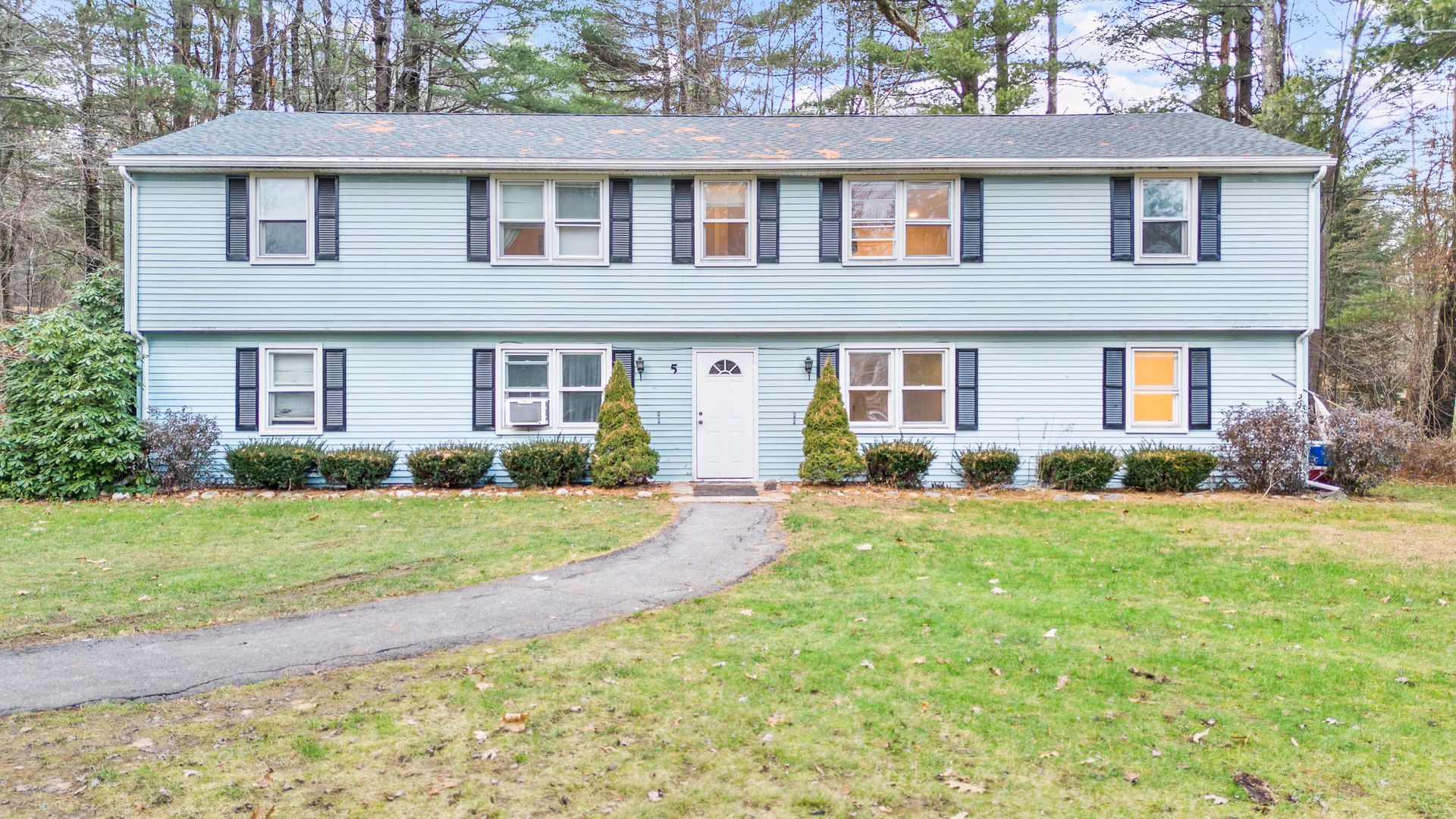 Burlington Condo: 5 Foote Rd -