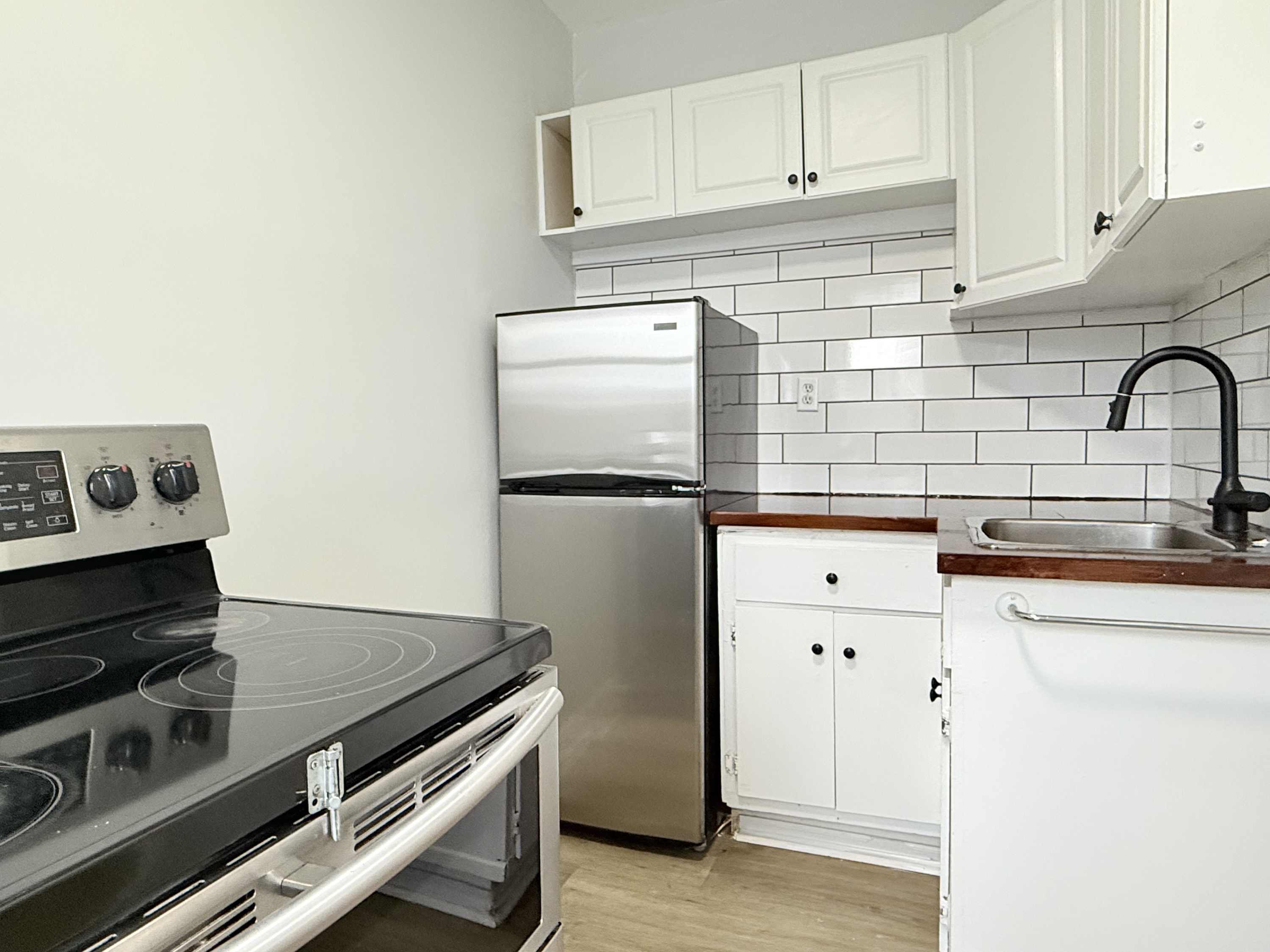 Windsor Condo: 74 Hanna St W