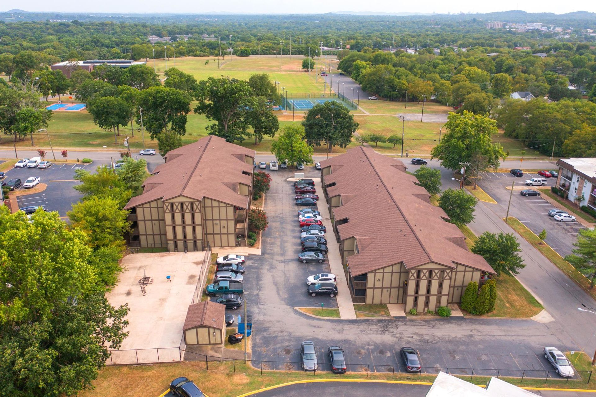 Madison Condo: 525 N Dupont Ave