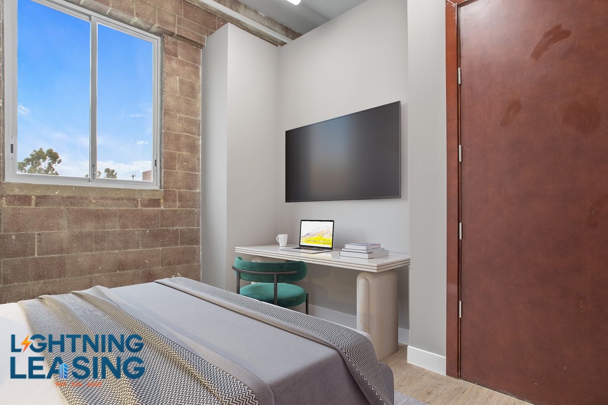 Los Angeles Condo: 3751 S Hill St