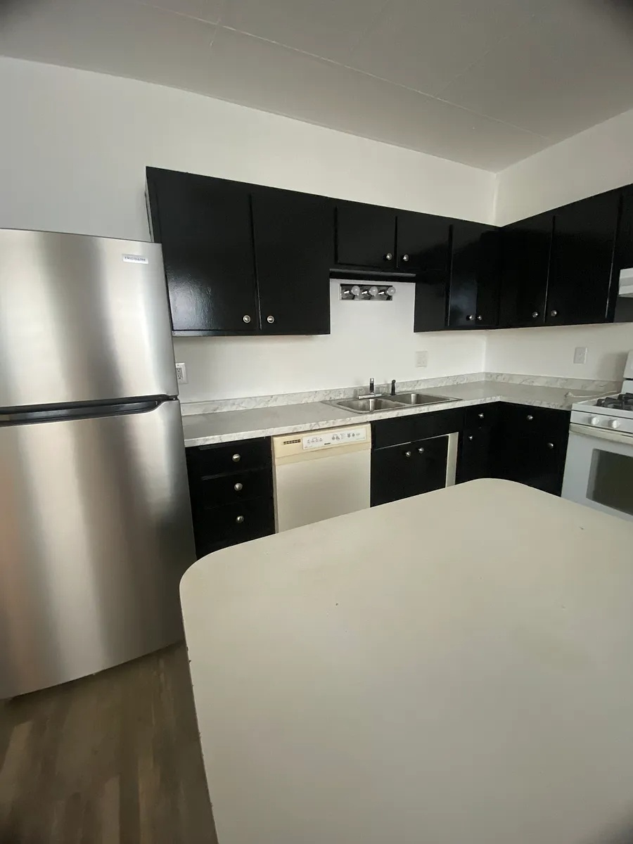 Louisville House: 353 N 27th St