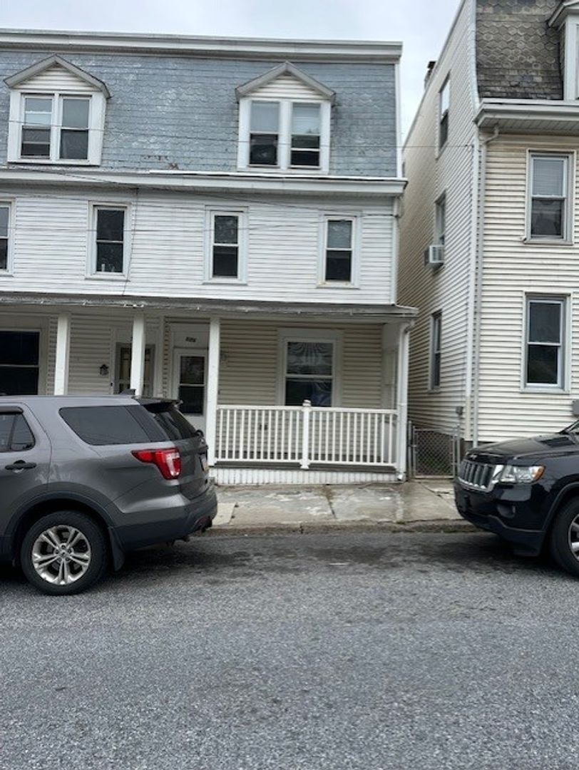 Steelton House: 526 N 2nd St