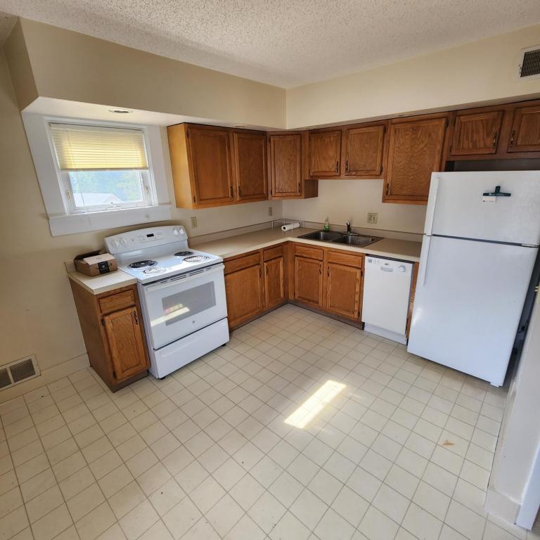 Polo Condo: 307 S Division Ave, #4