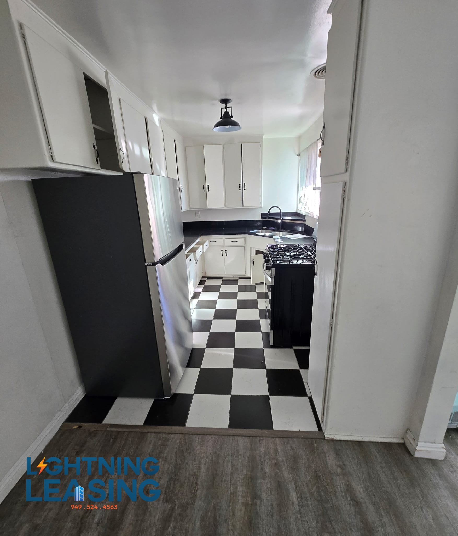 Los Angeles Condo: 230 S Coronado St