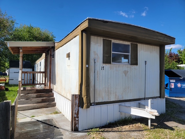 Caldwell House: 1317 E Elgin St #17