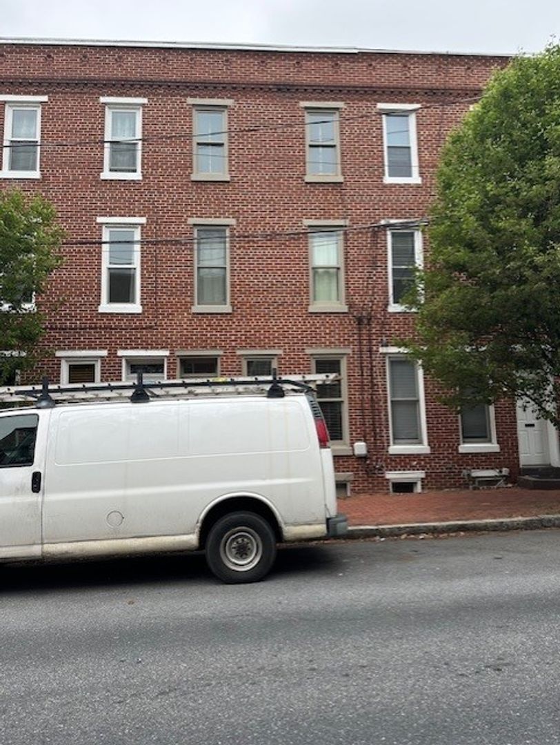 Harrisburg House: 116 Cumberland St.