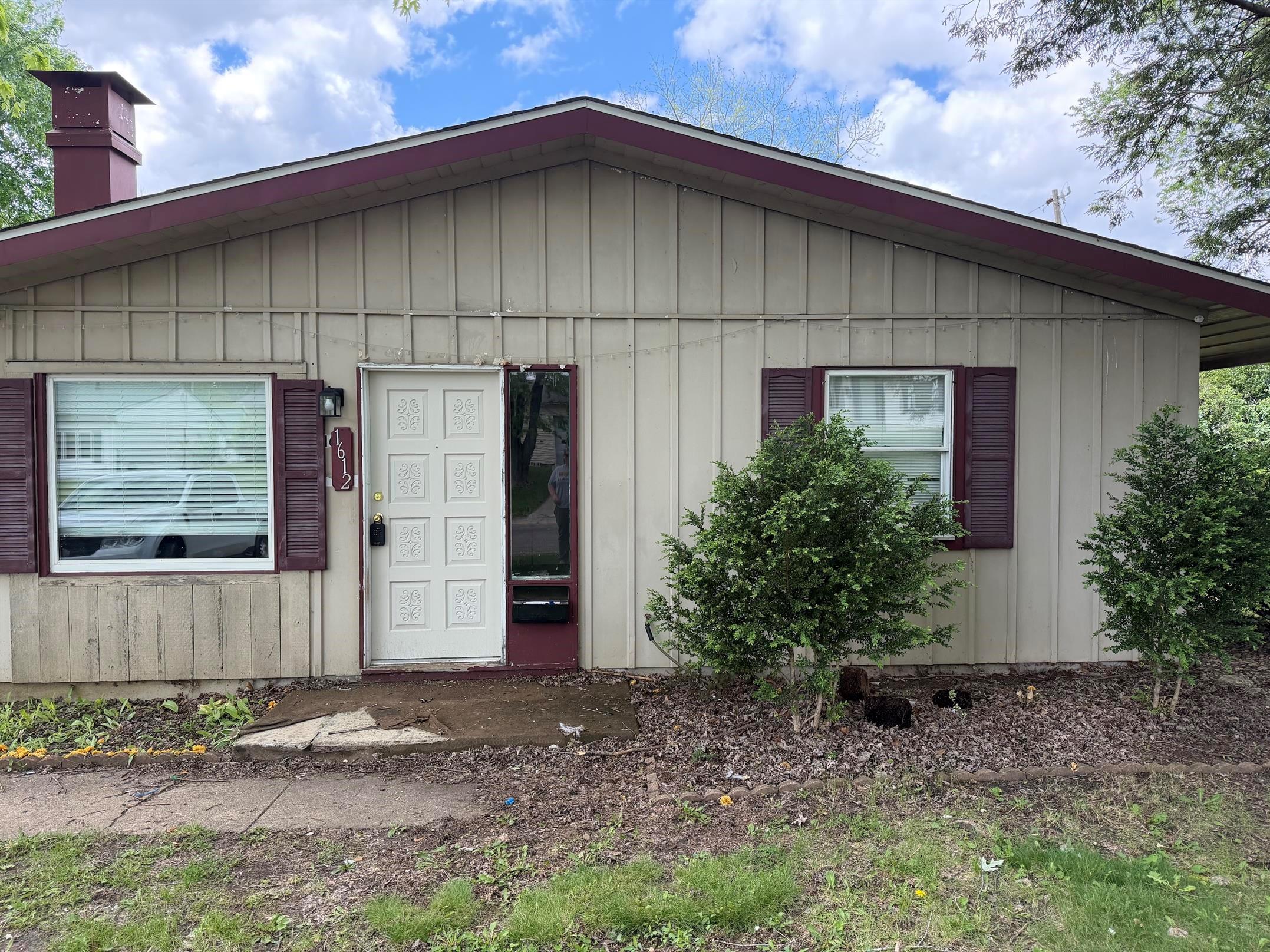 Danville House: 1612 Crestview