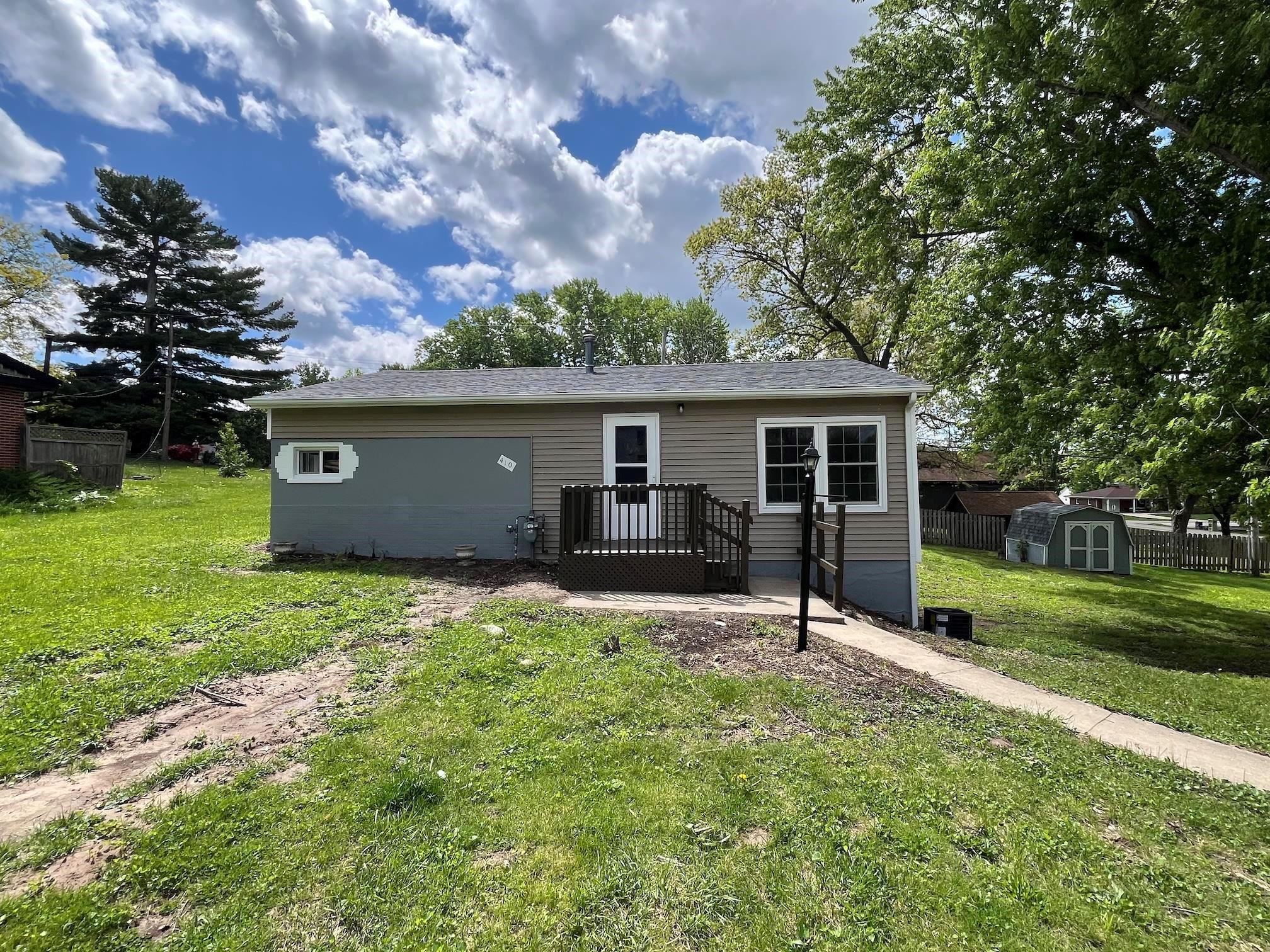 Danville House: 410 Lakeview