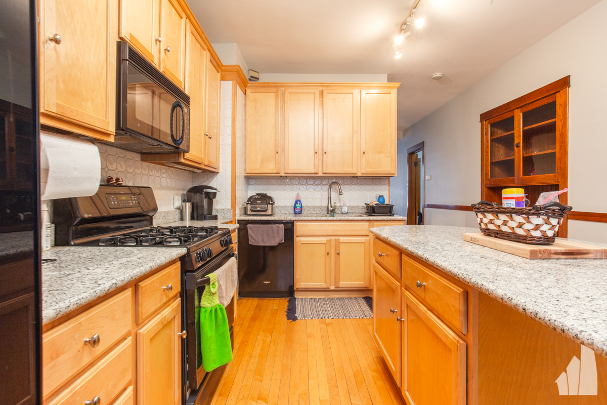 Chicago Condo: 1538 West Wrightwood Avenue,