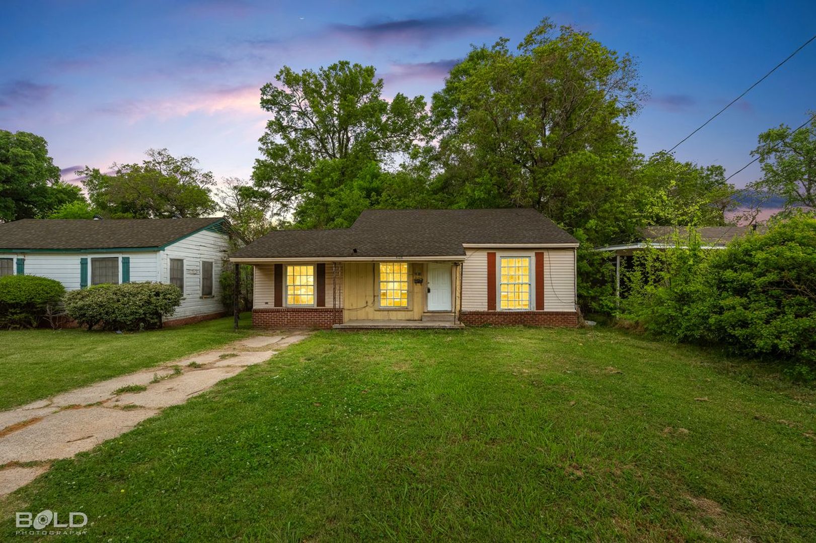 Shreveport House: 2810 Morningside Dr