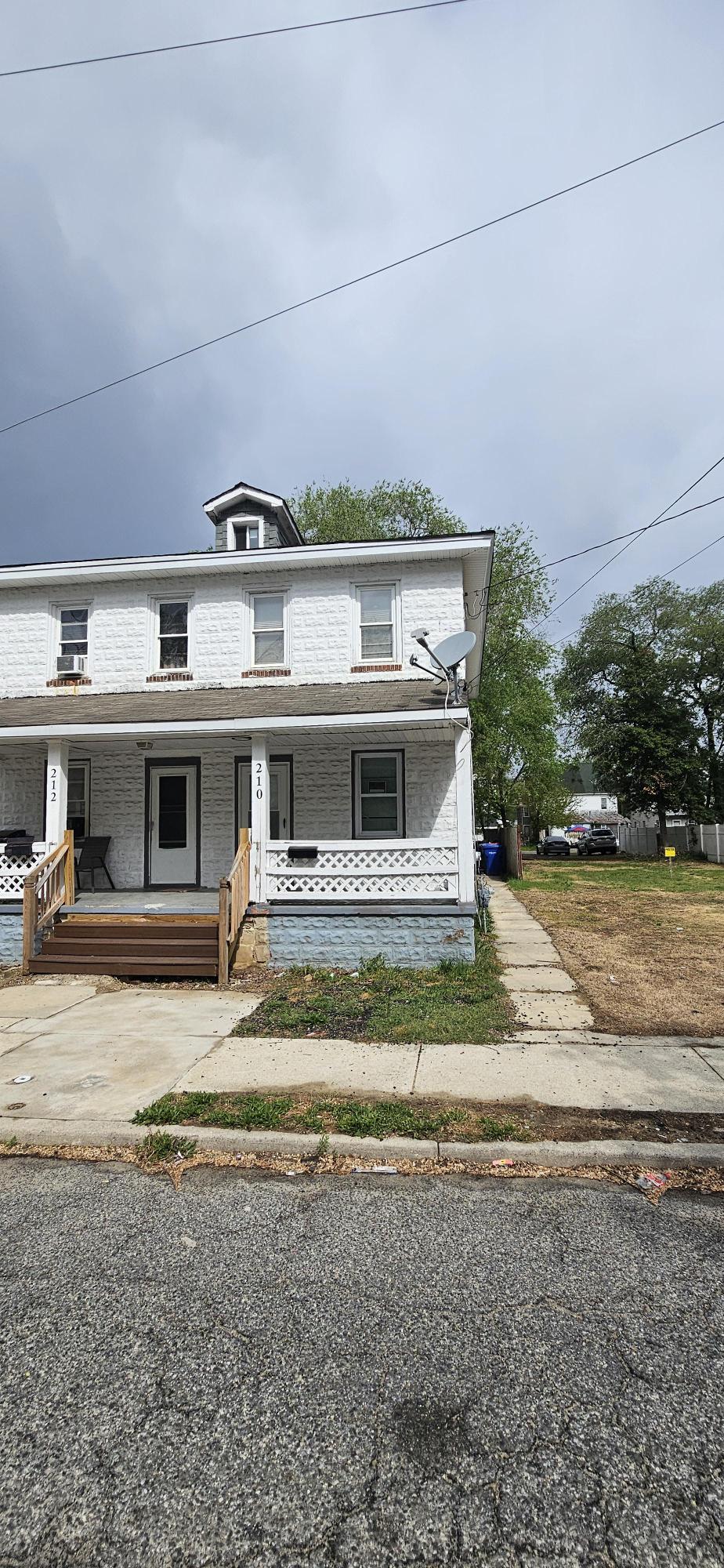 Millville Townhome: 210 W McNeal St Millville, NJ 08332
