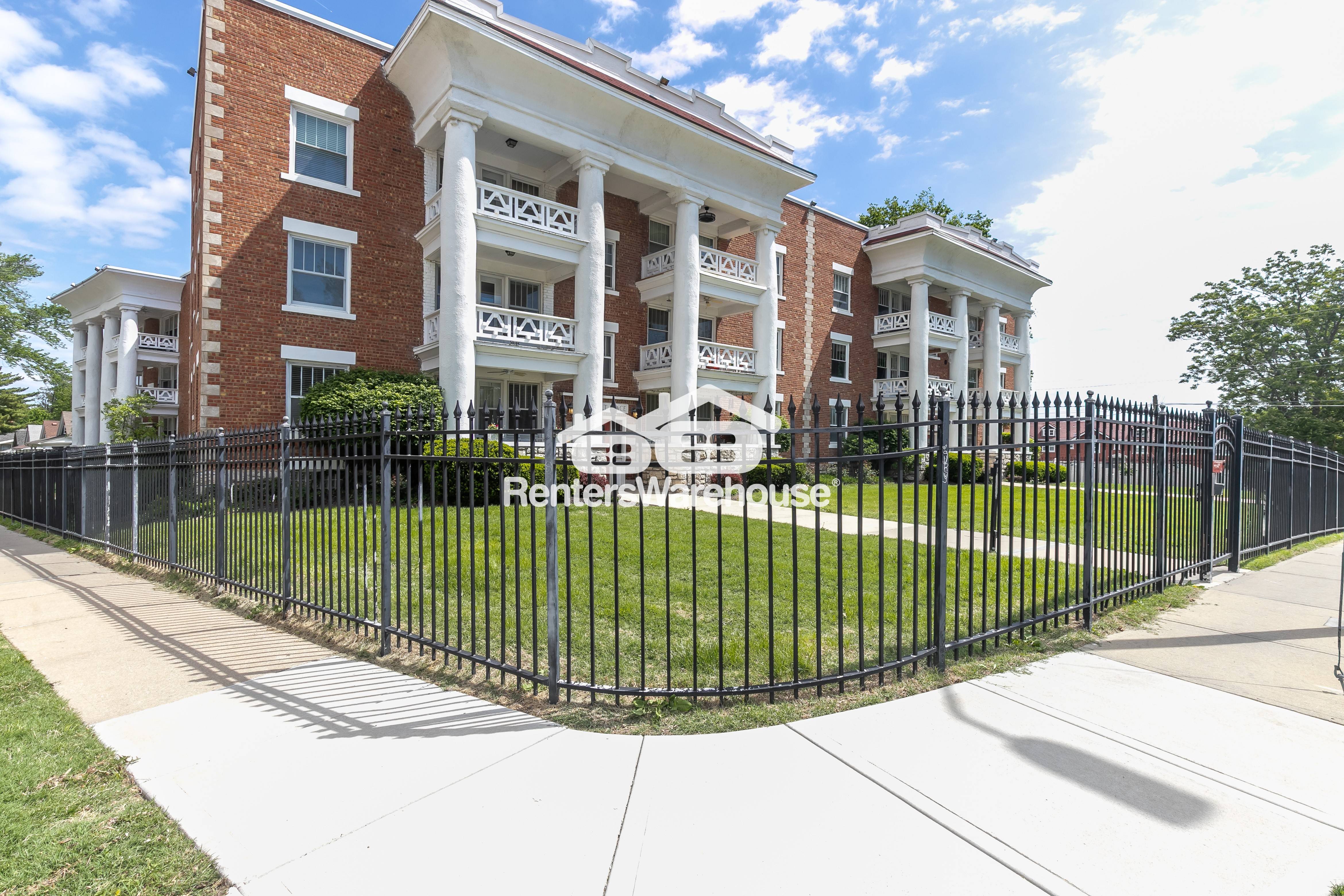 Kansas City Condo: 406 E 43rd St