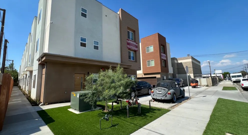 Montebello Apartment: 1029 S Montebello Blvd