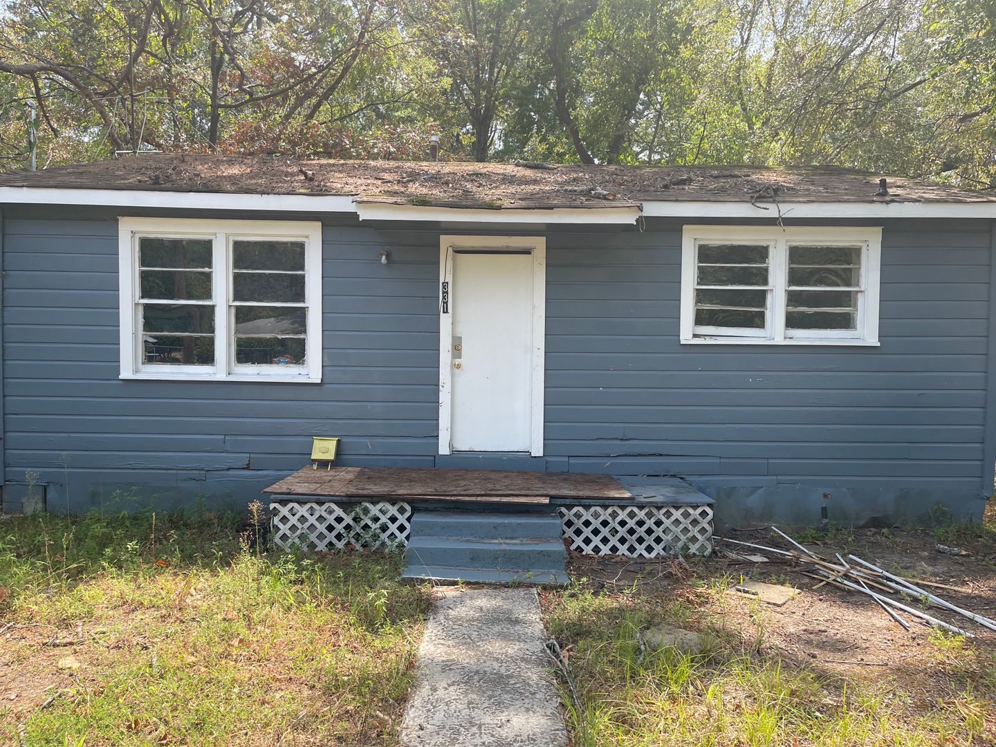 Shreveport House: 331 W. 77th St