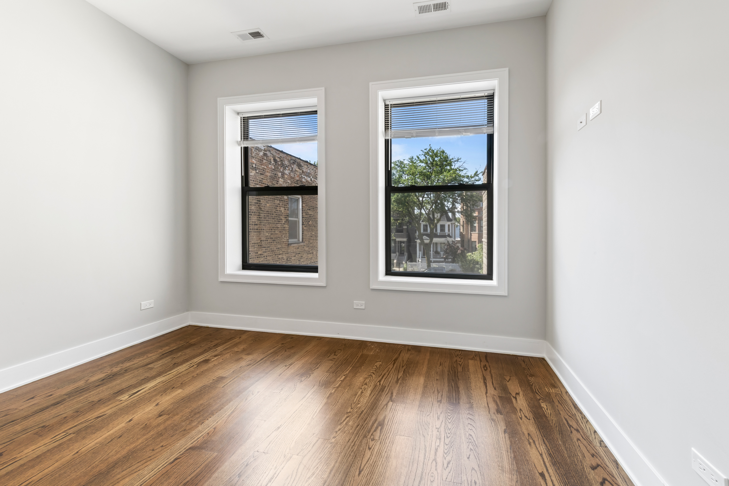 Chicago Condo: 1472 West Summerdale