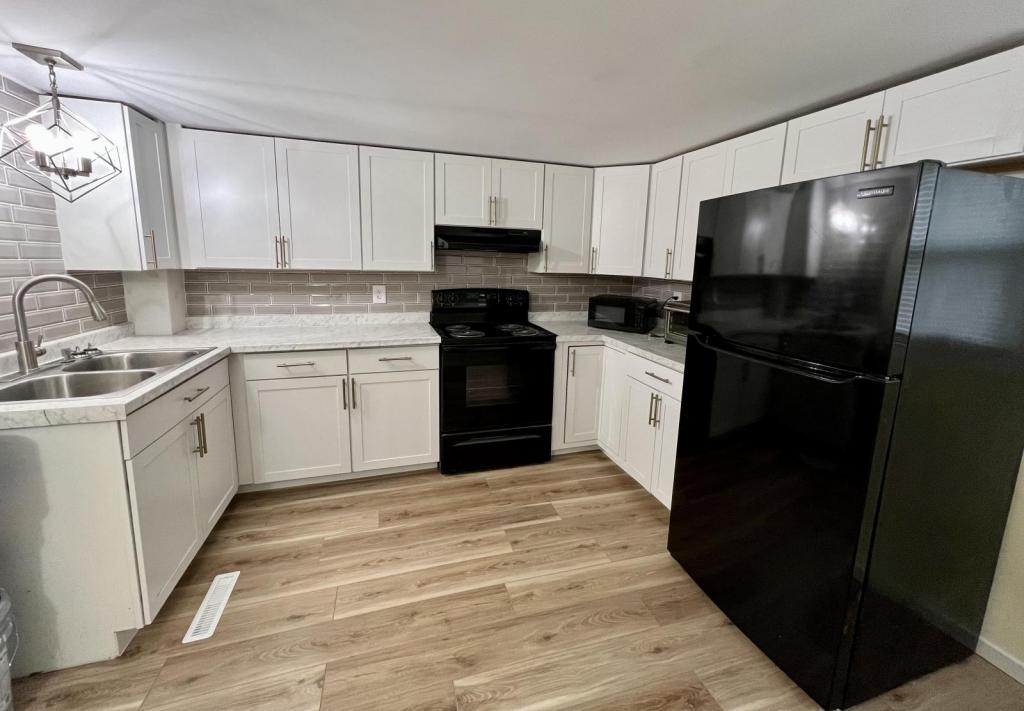 Herkimer House: 502 Lake St