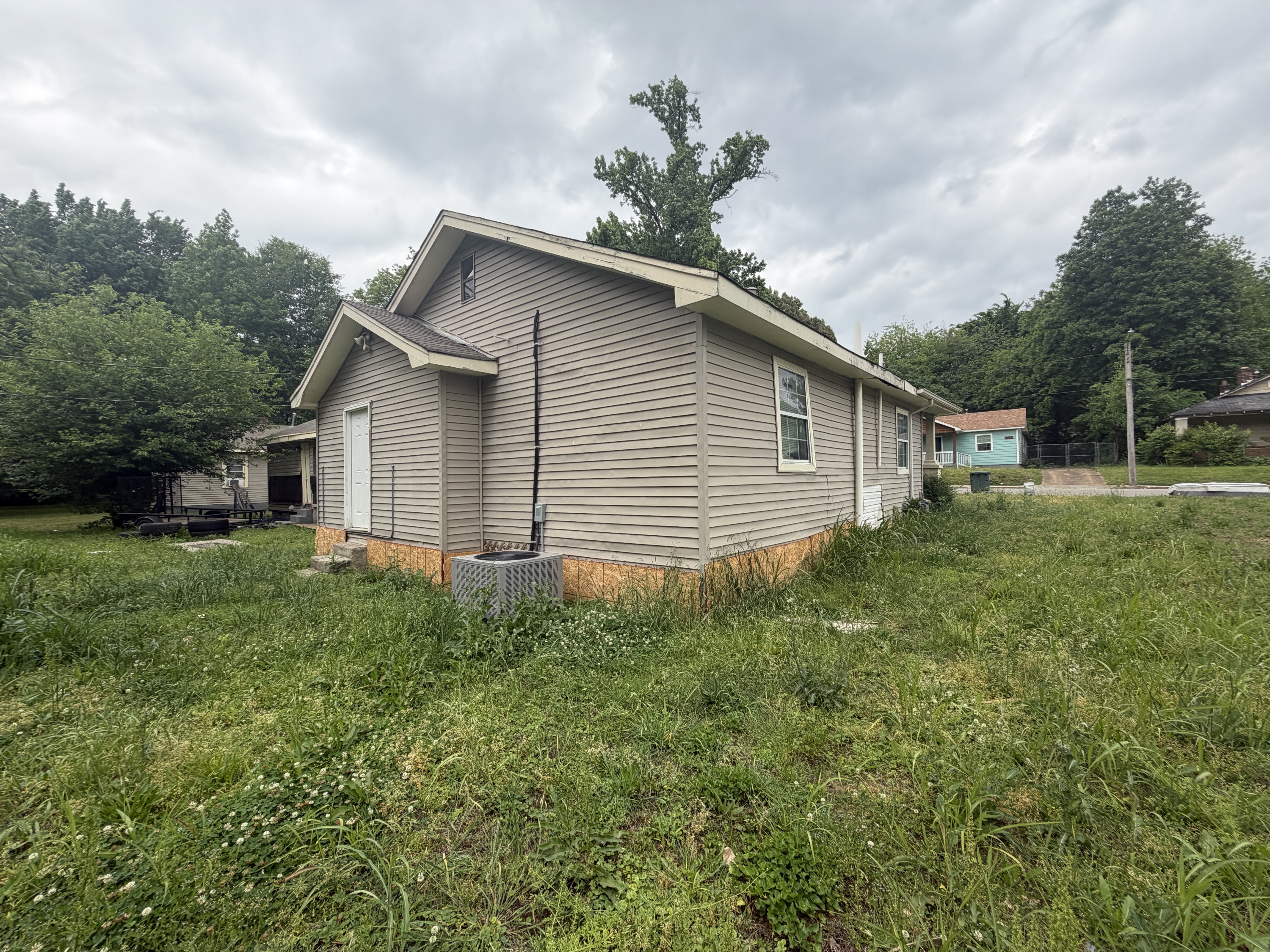 Memphis House: 1553 Hamilton St