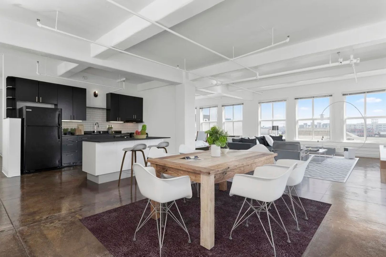 Los Angeles Apartment: 400 S Main St