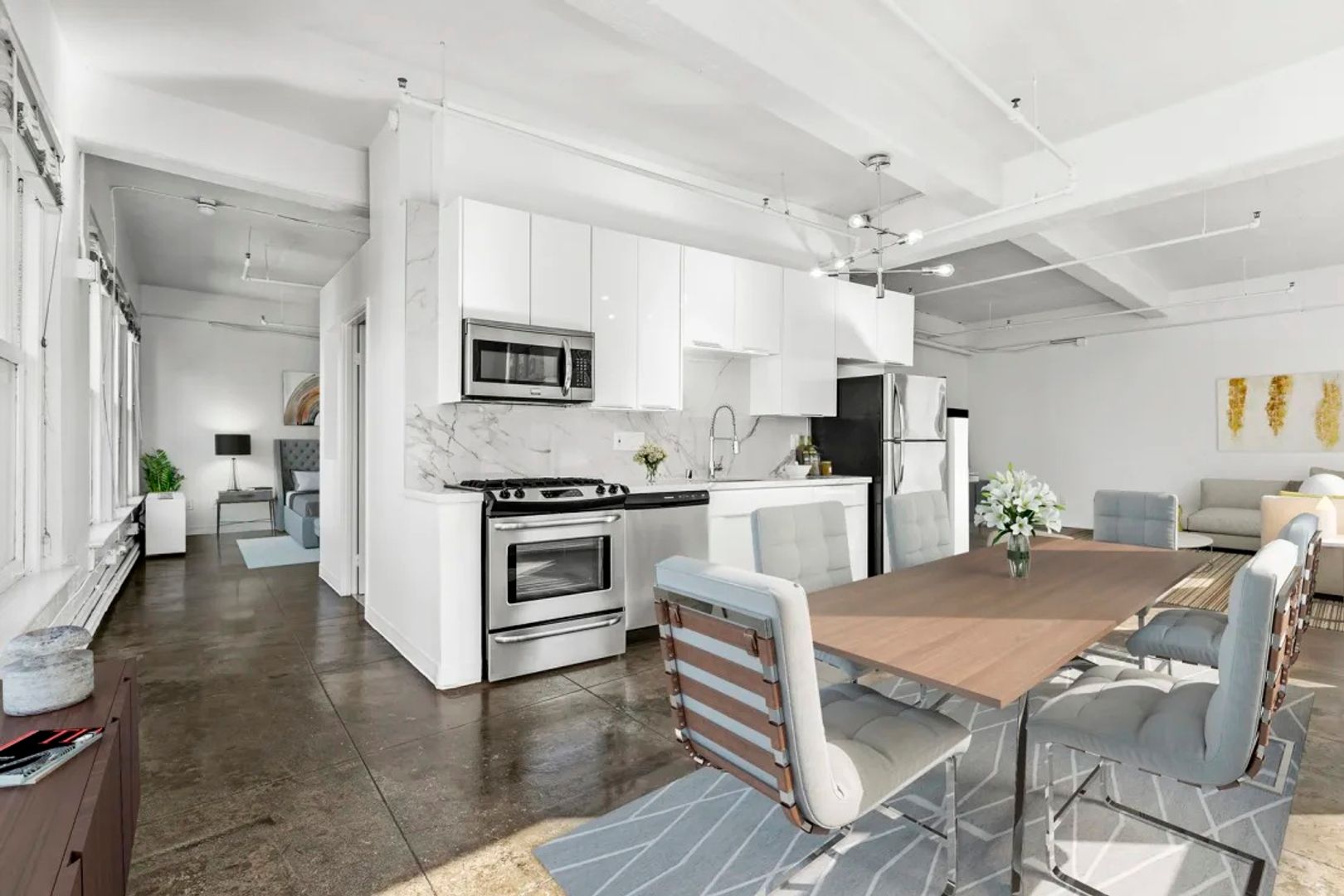 Los Angeles Apartment: 400 S Main St