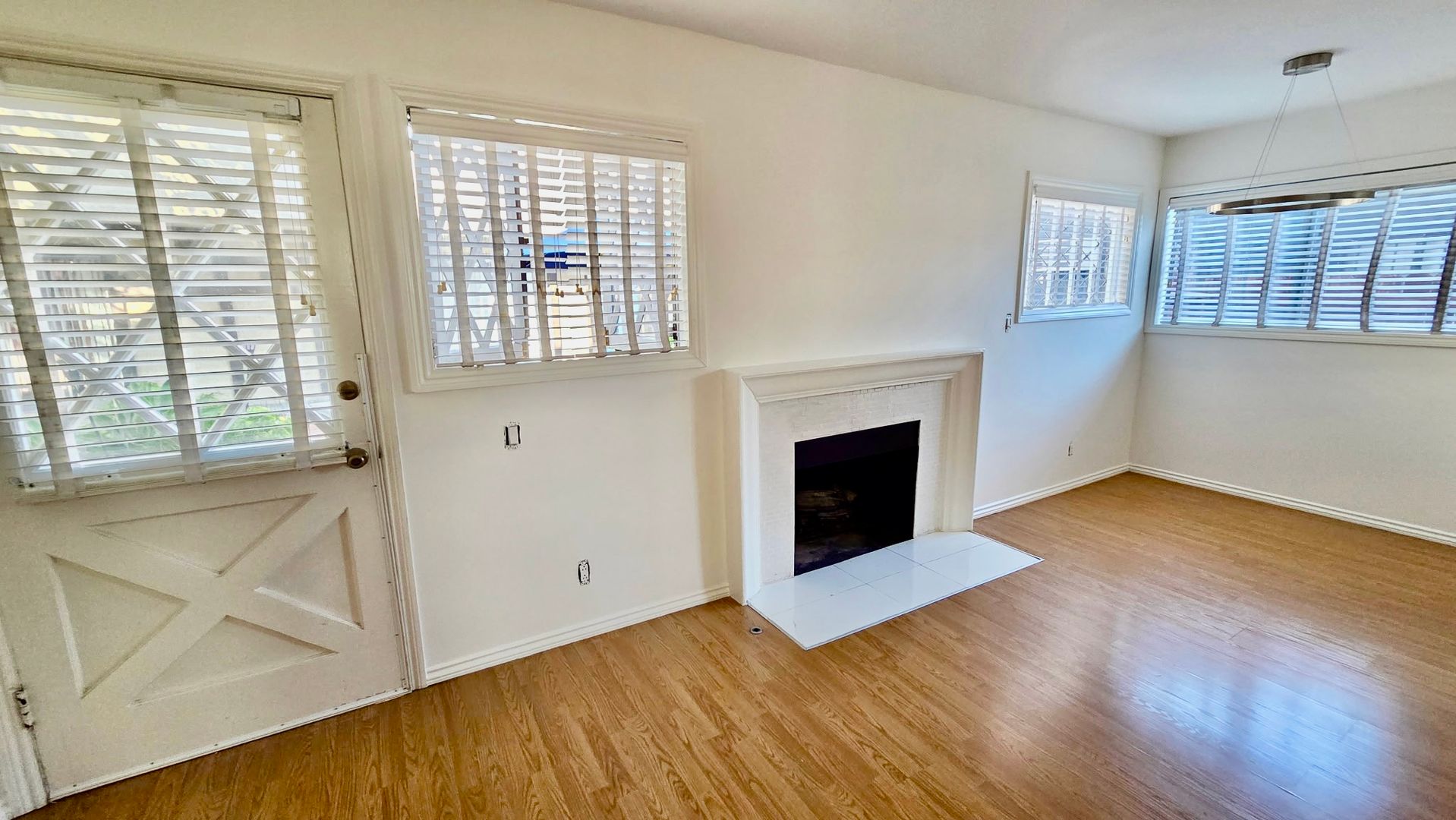 Los Angeles Condo: 11511 Rochester Ave. (Garden Terrace)