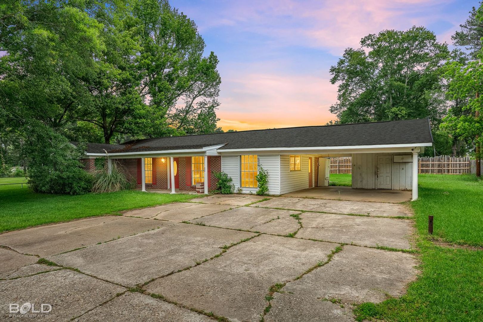 Shreveport House: 3016 Burson Dr.