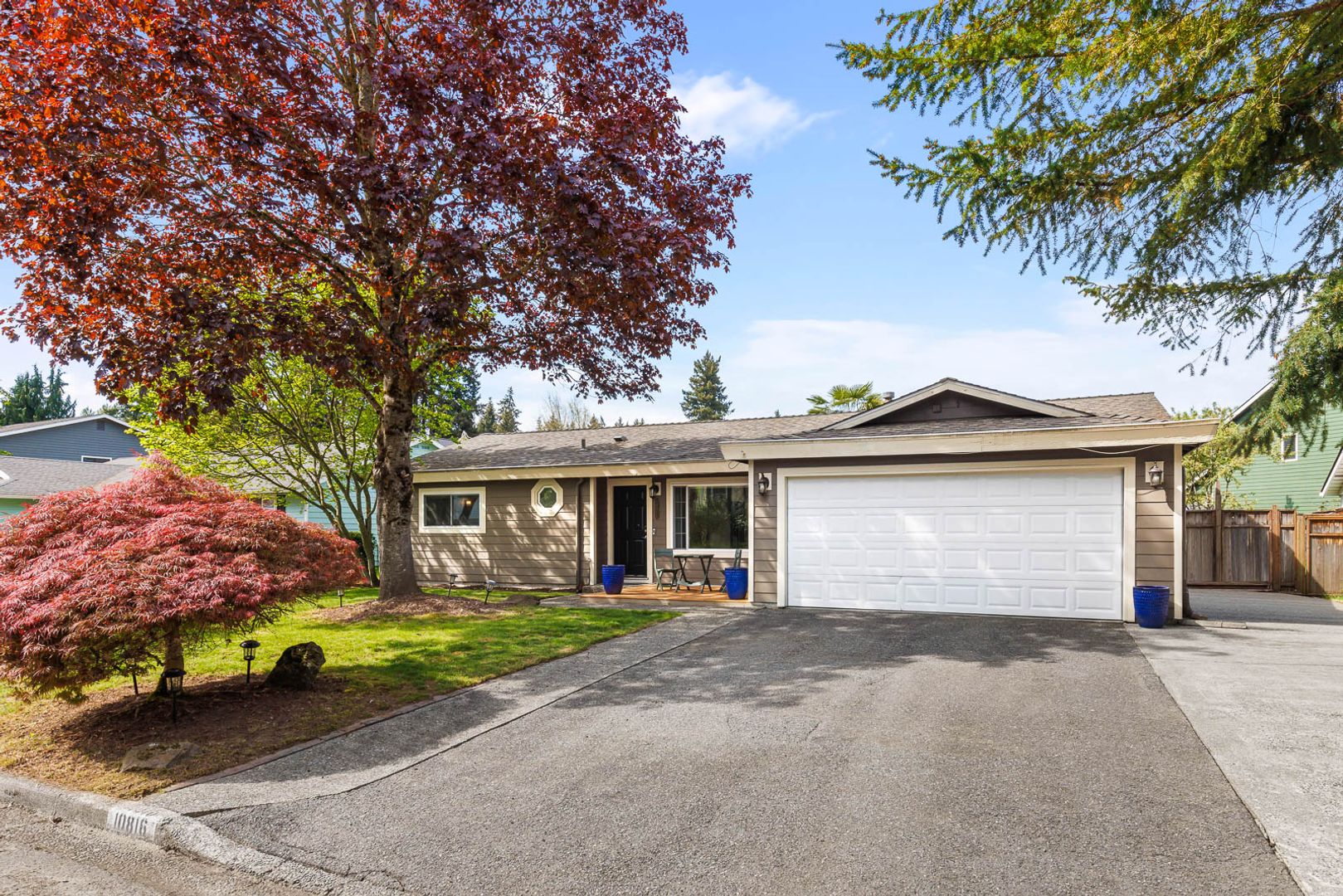 Kirkland House: 10816 NE 141st PL