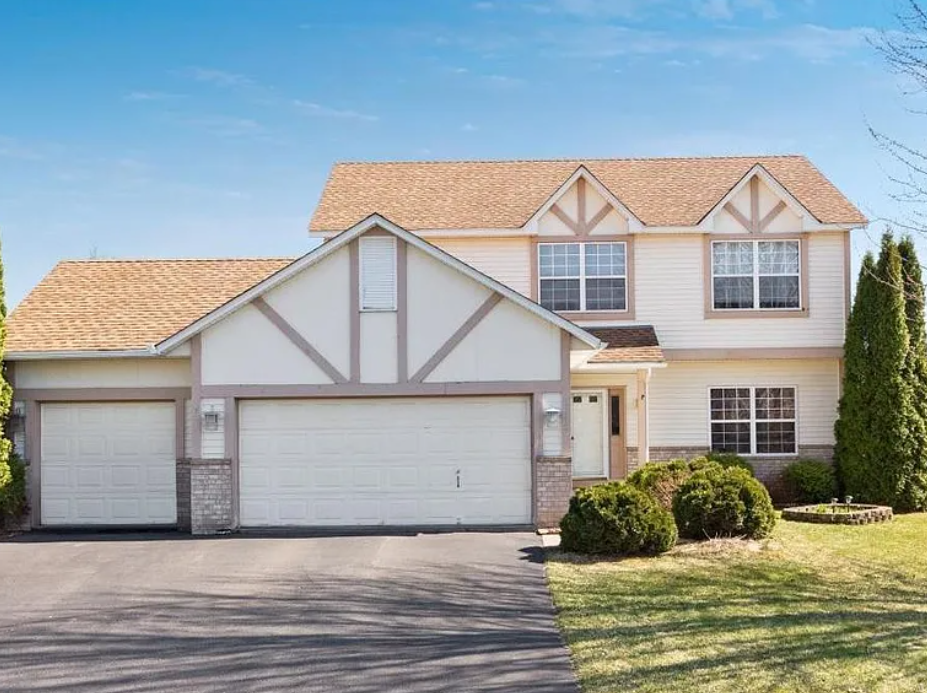 Shakopee House: 2142 Groveland Way