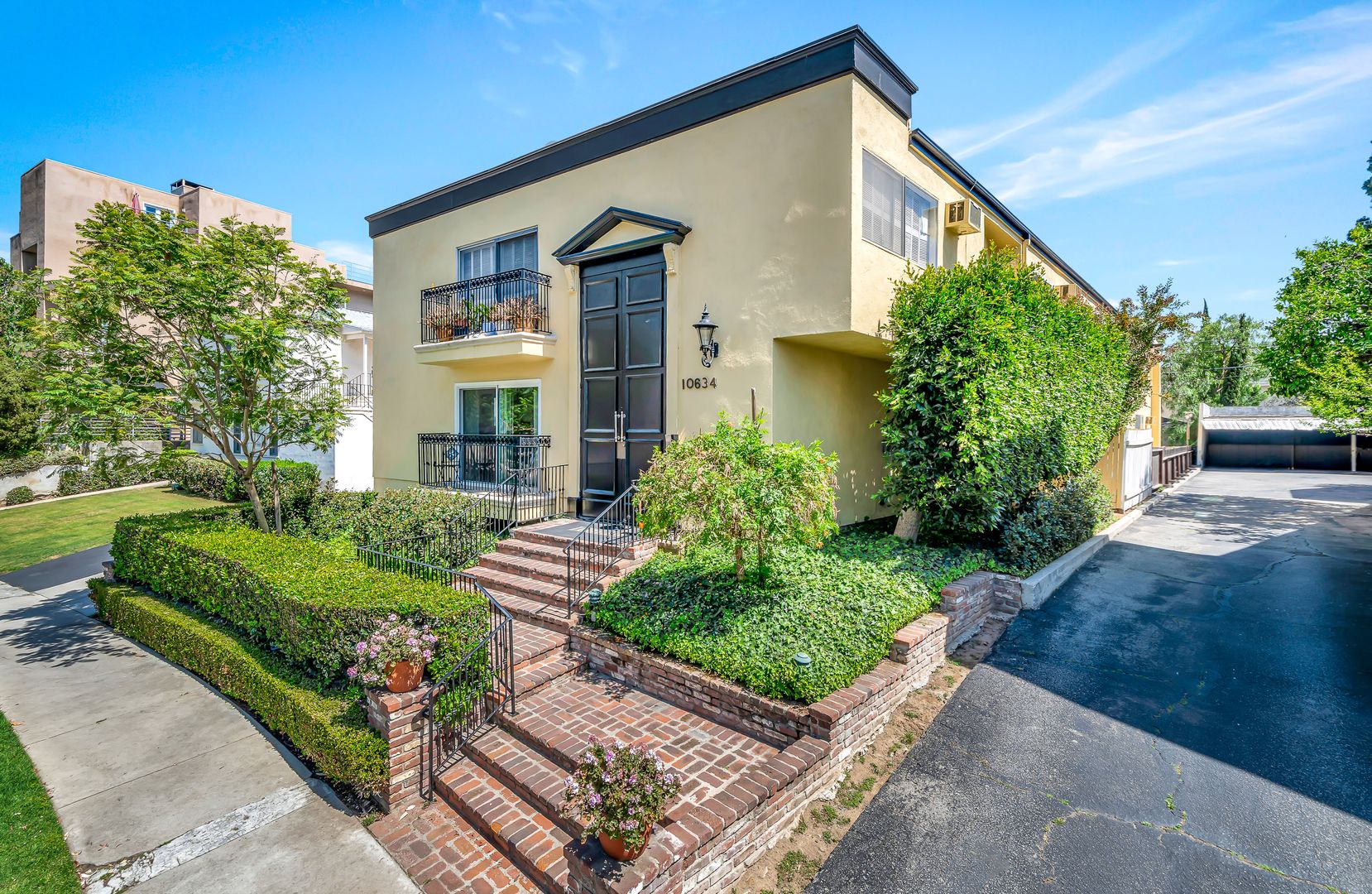 Los Angeles Condo: 10634 Holman Ave