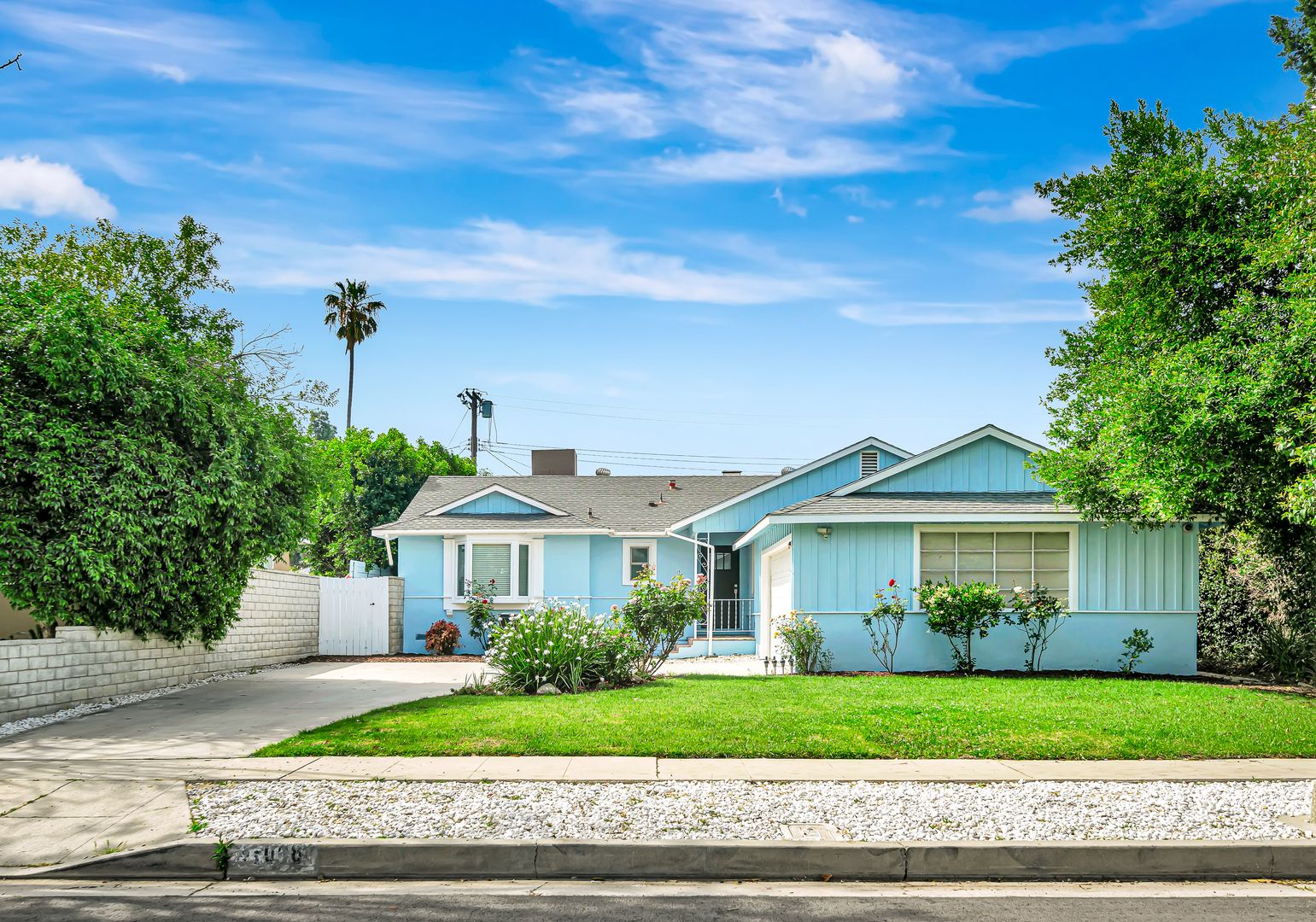 West Hills House: 23008 Hamlin St