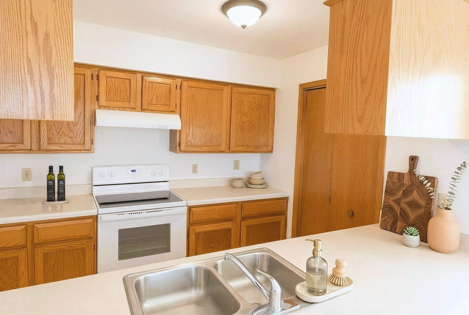 Madison Condo: 2285 S Thompson Dr