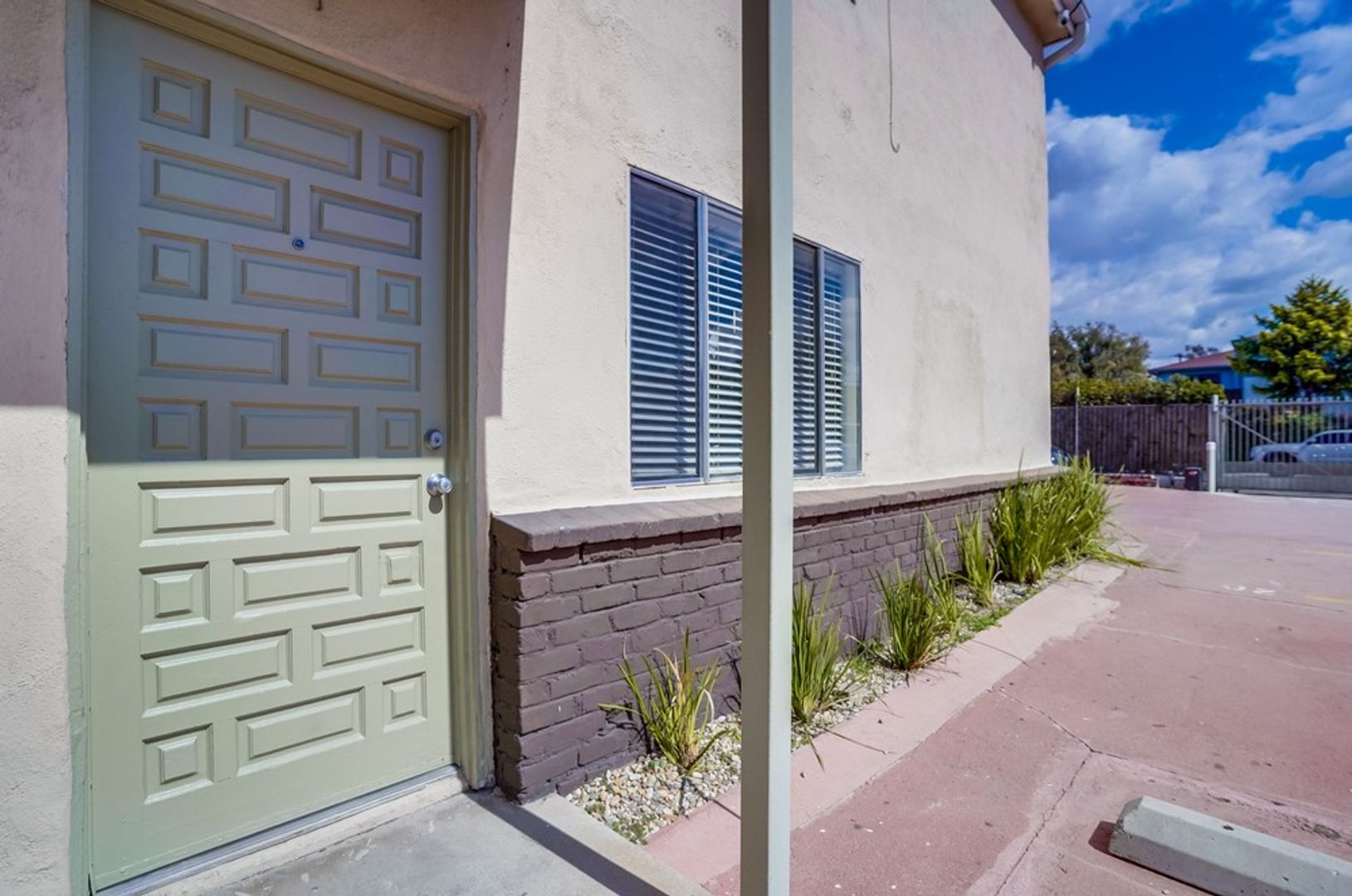 Los Angeles Condo: 2425 S Ridgeley Dr