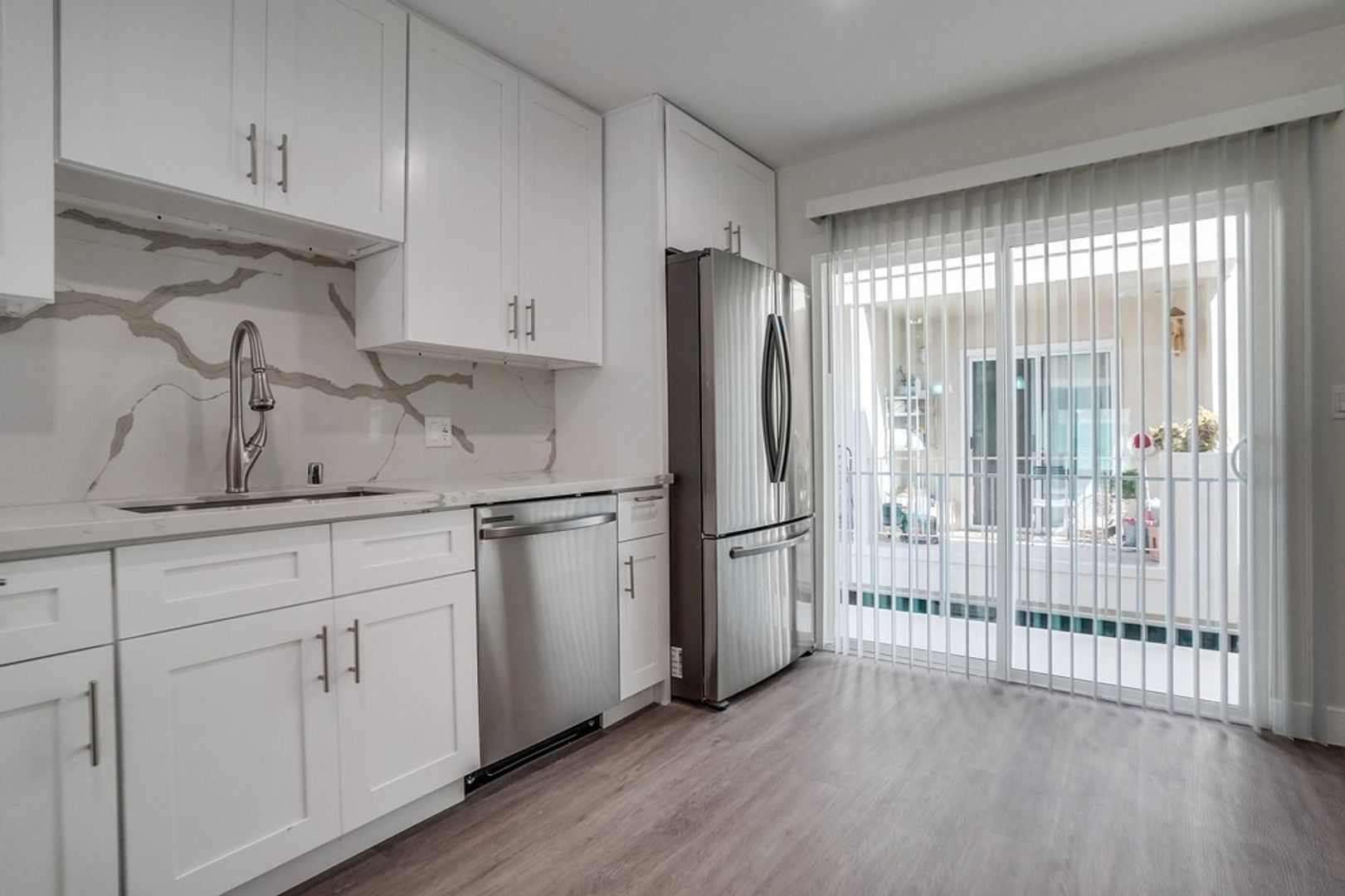 Inglewood Condo: 437 W Queen St
