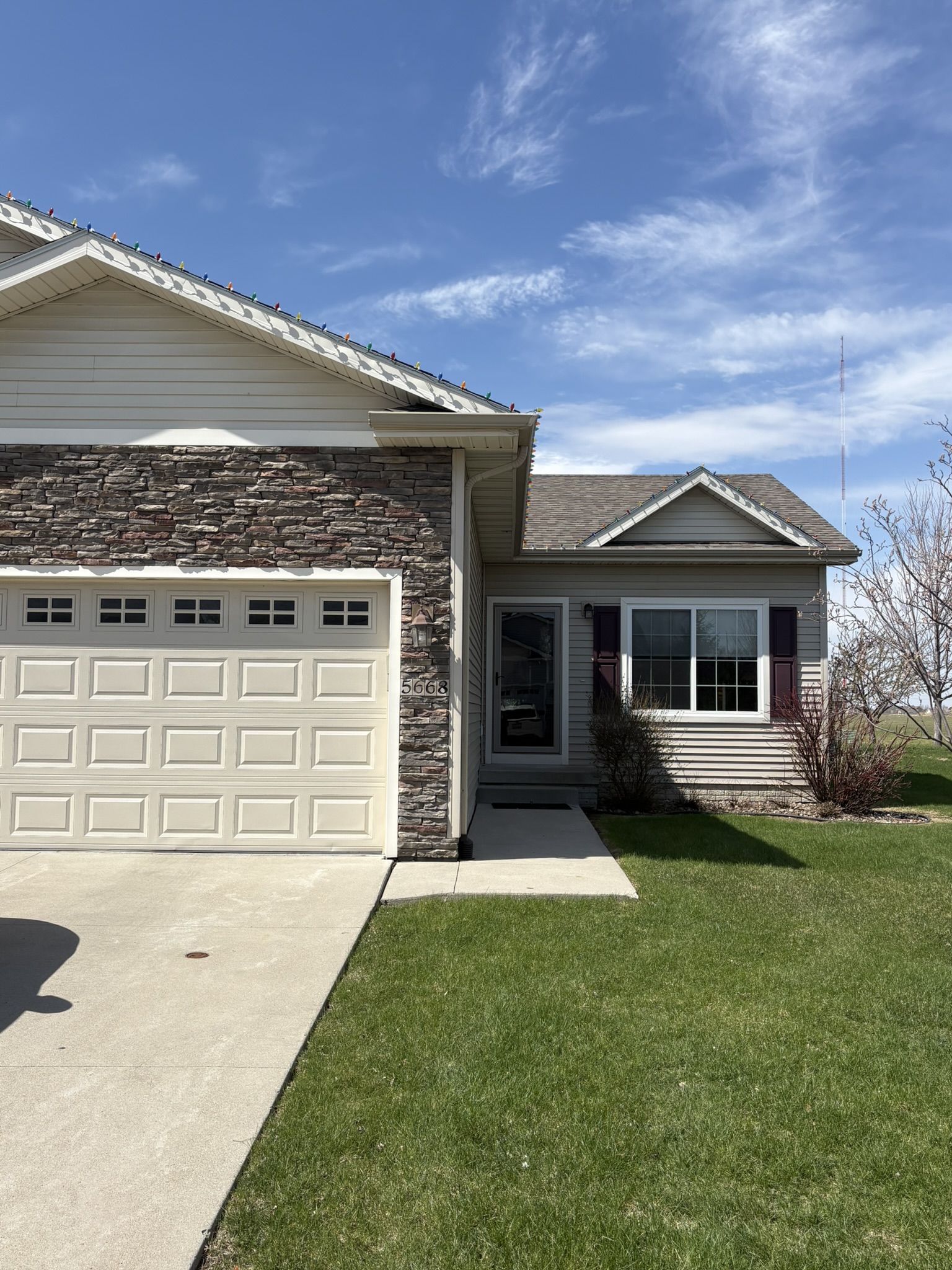Johnston House: 5668 Prairie Grass Dr