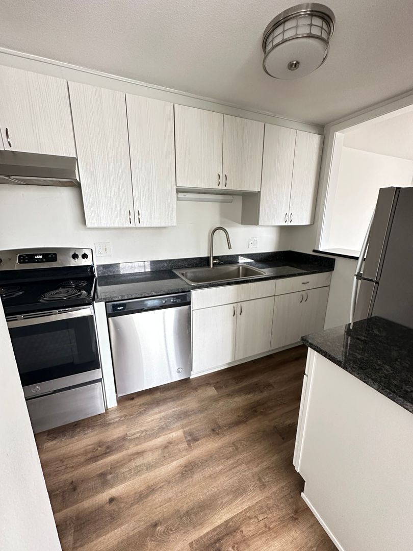 Englewood Apartment: 3377 S Clarkson St