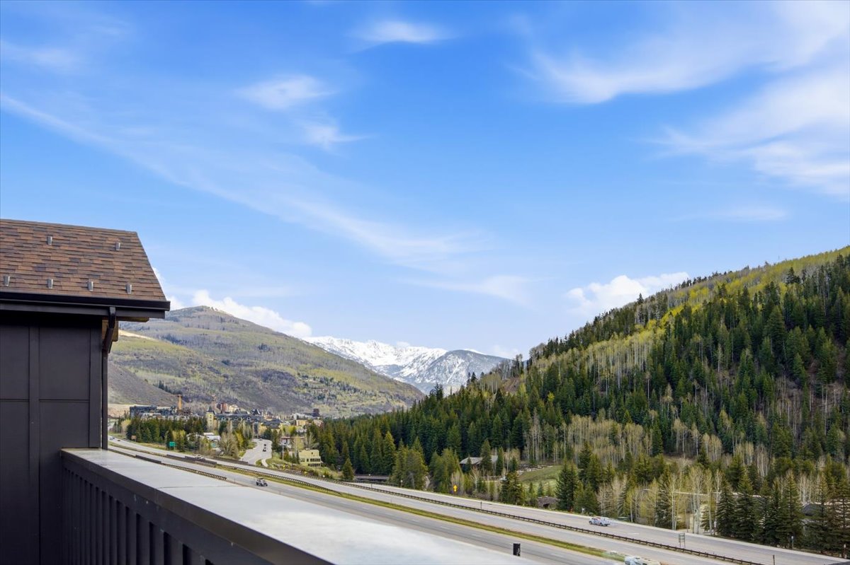 Vail Townhome: 1281 N Frontage Rd W