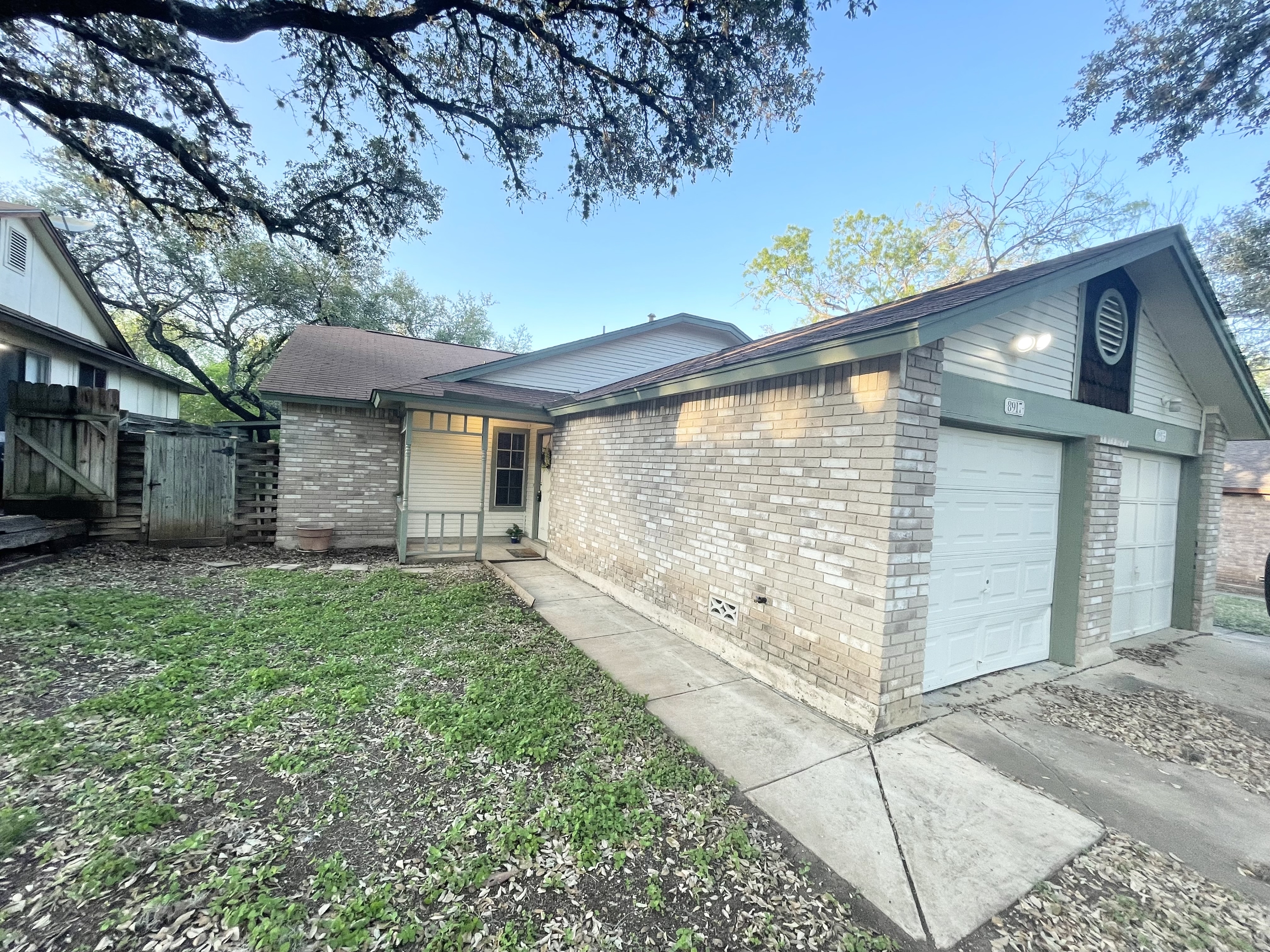 San Antonio House: 8917 Hambledon Dr