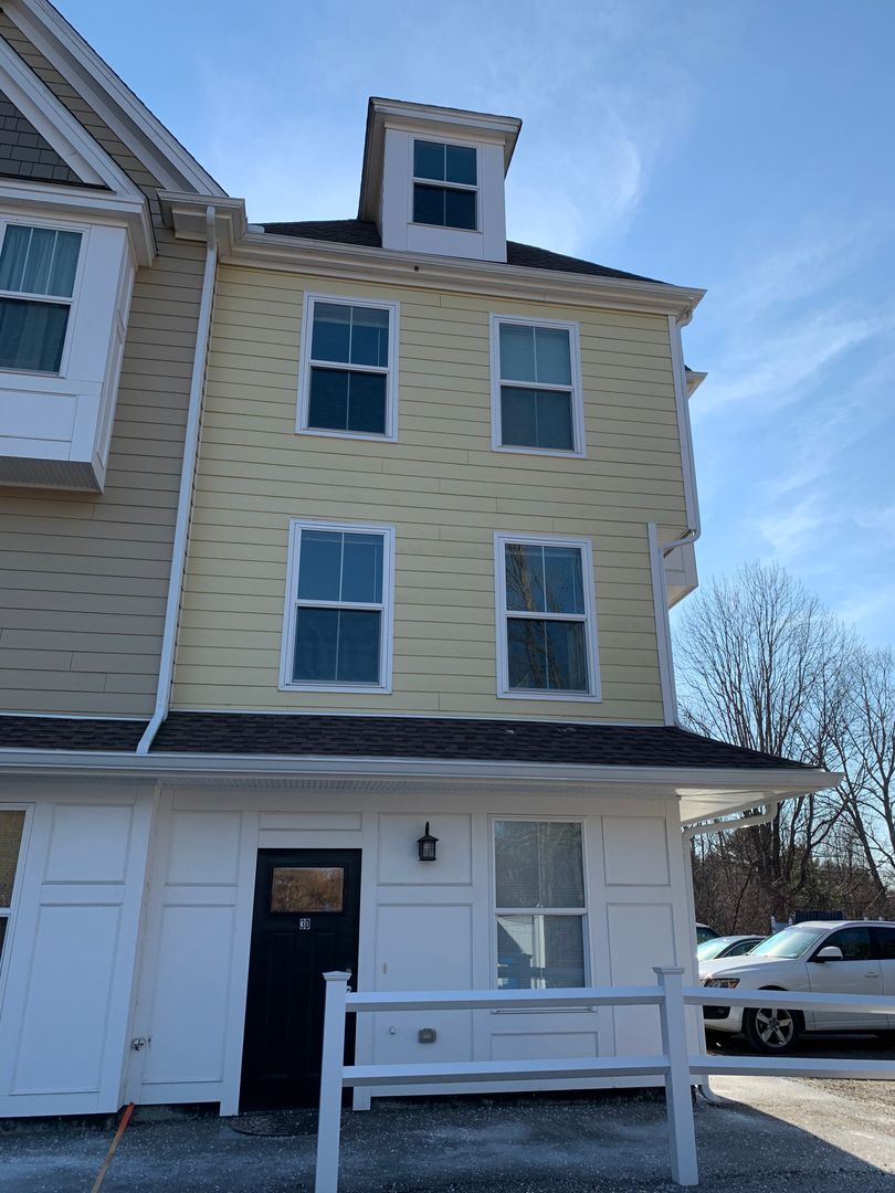 York Condo: 4 U.S. Route 1