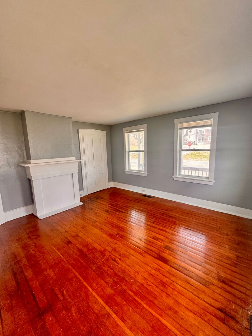 Farmington Condo: 30 Central St
