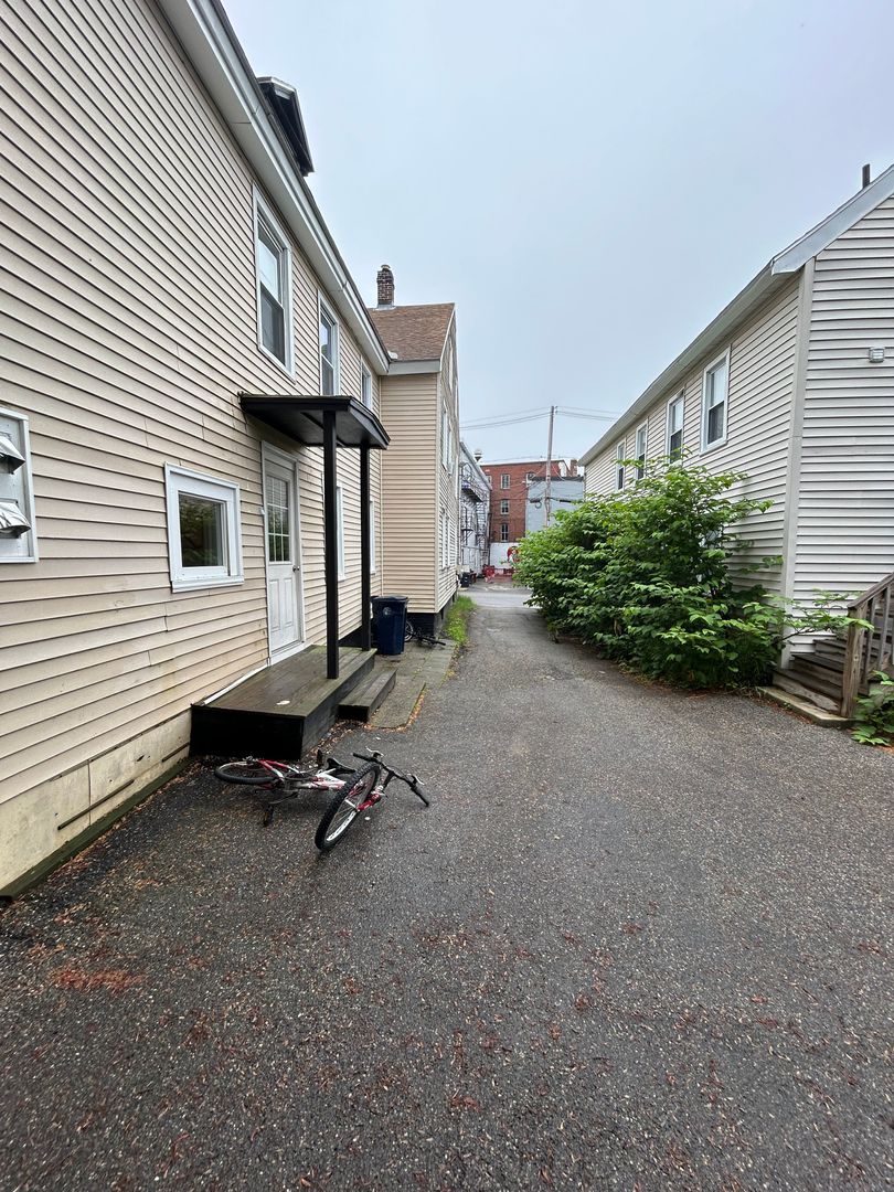 Biddeford Condo: 25 Foss St