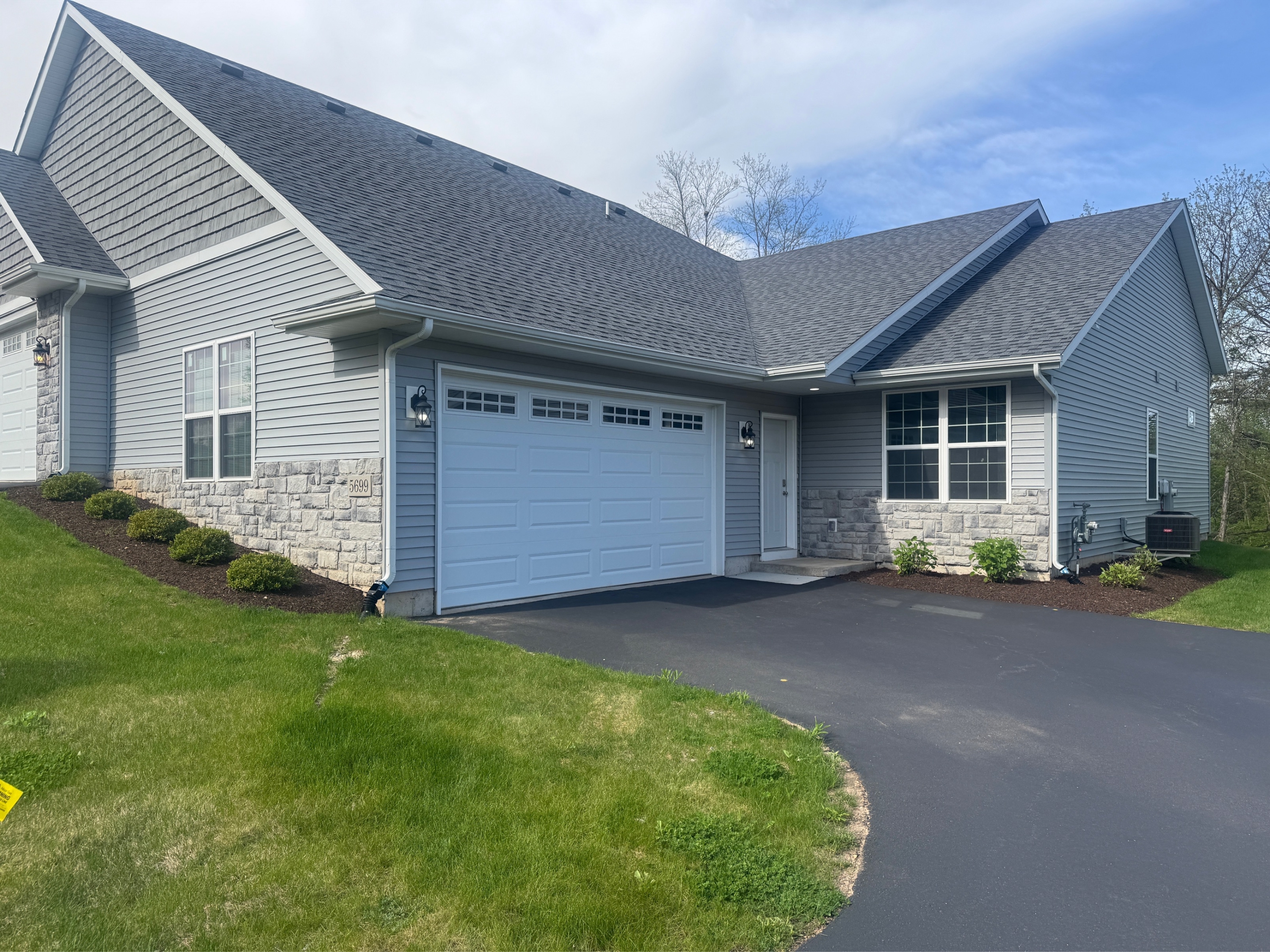 Loves Park Townhome: 5699 Roy's Ridge (T)