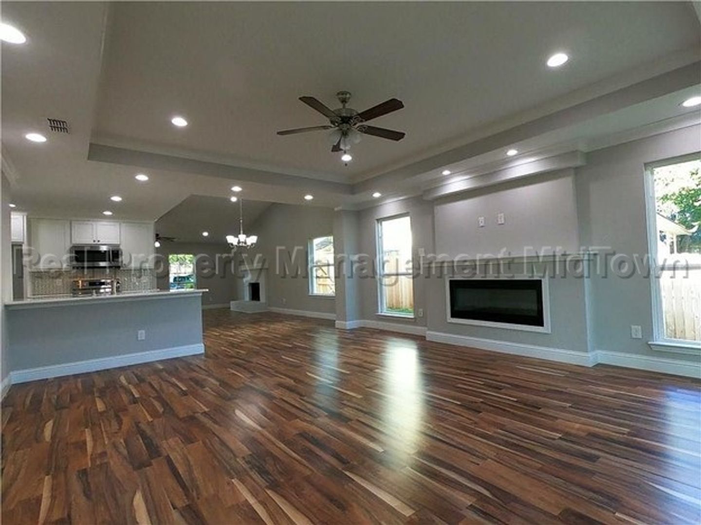 Grand Prairie House: 2325 Warwick Ave.