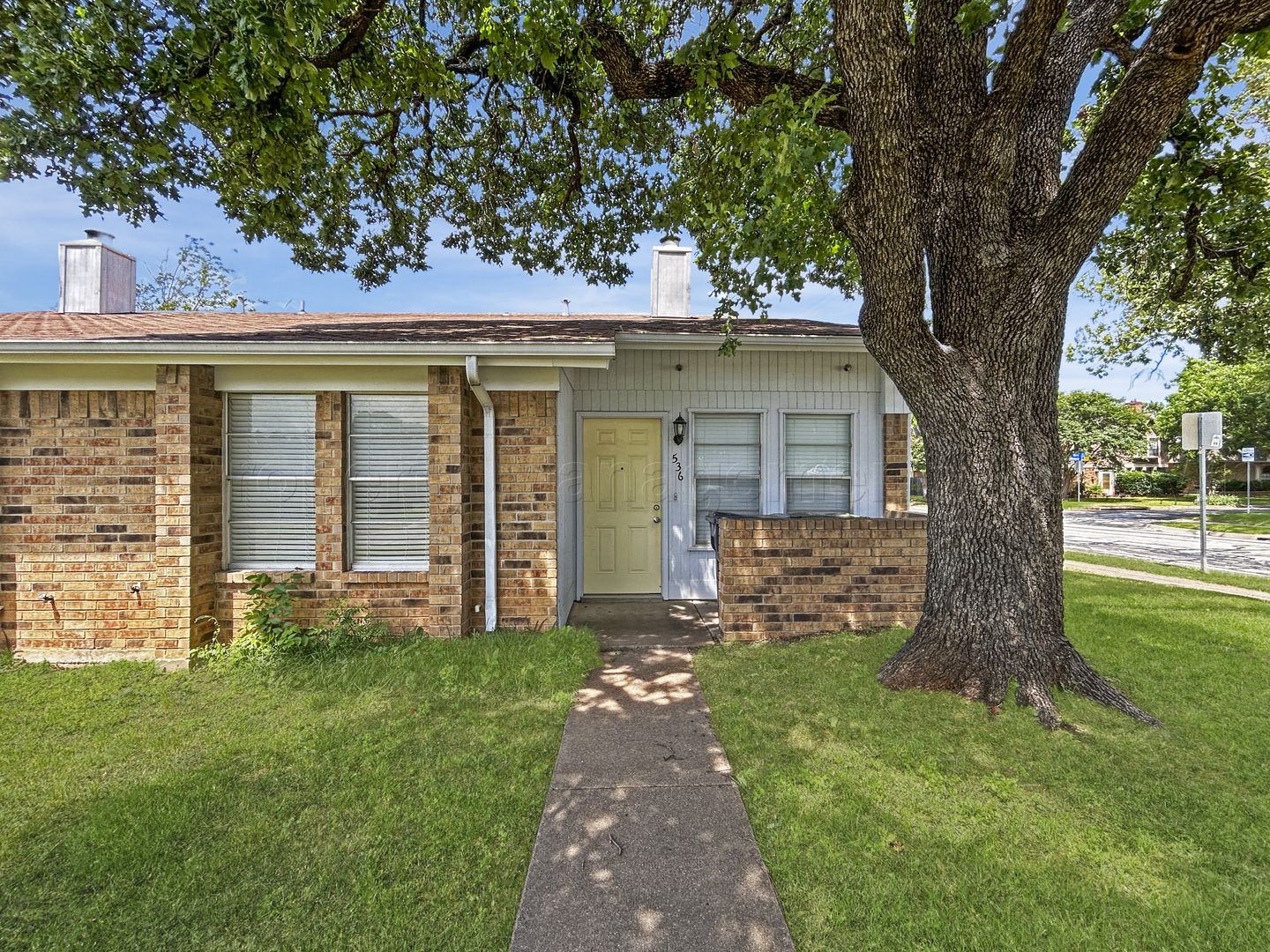 Arlington House: 536 Guerin Dr.