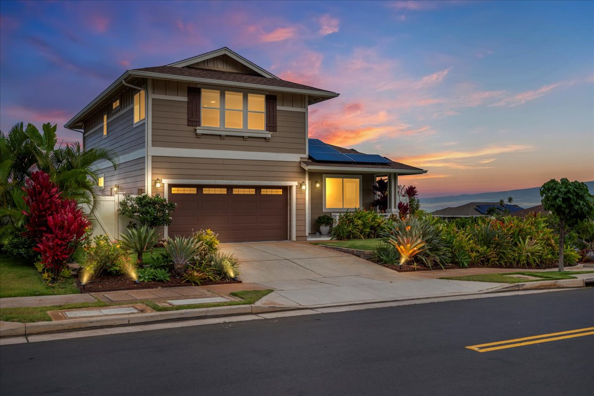 Wailuku House: 102 Naulu St