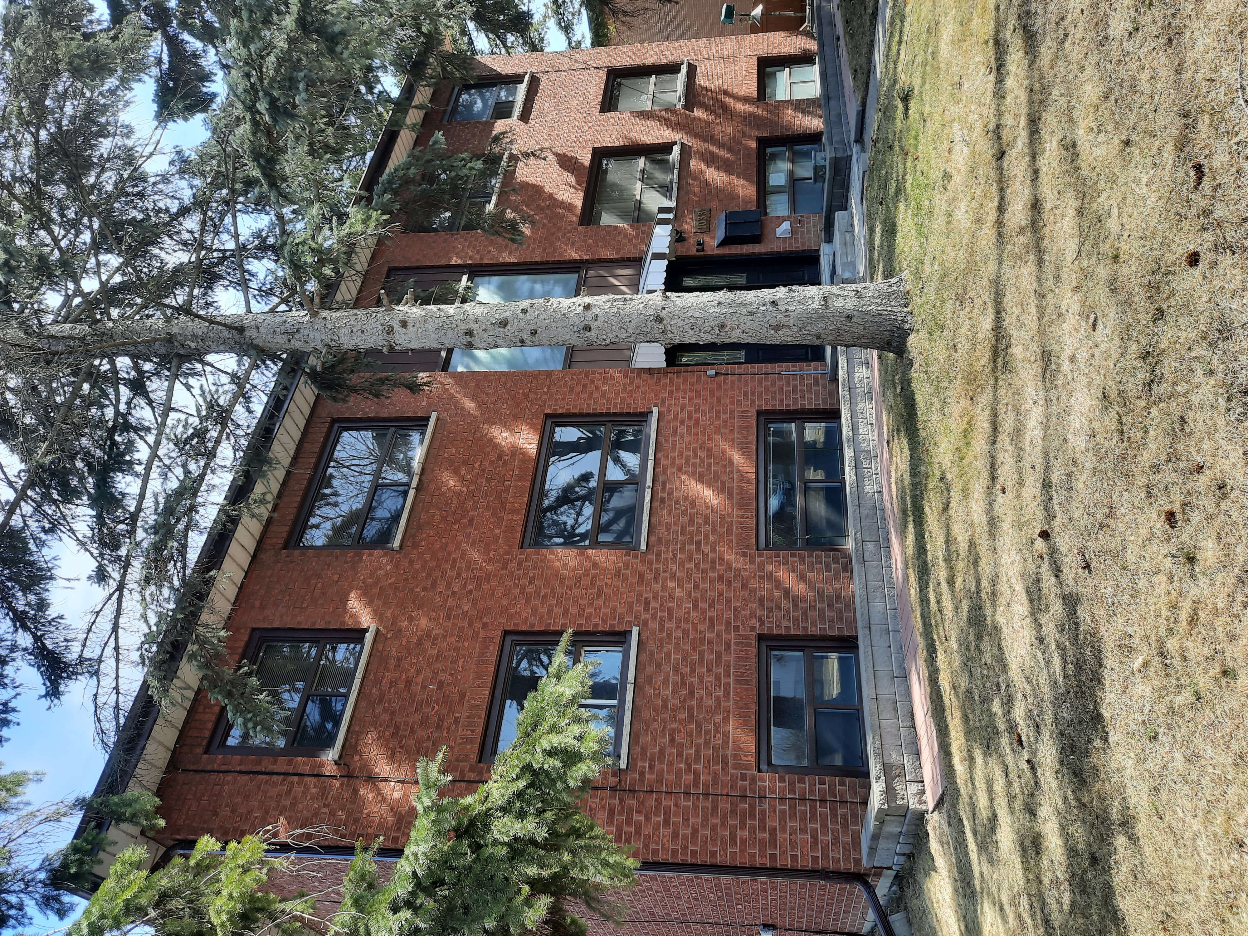Oshawa Condo: 1033 Ravine Road