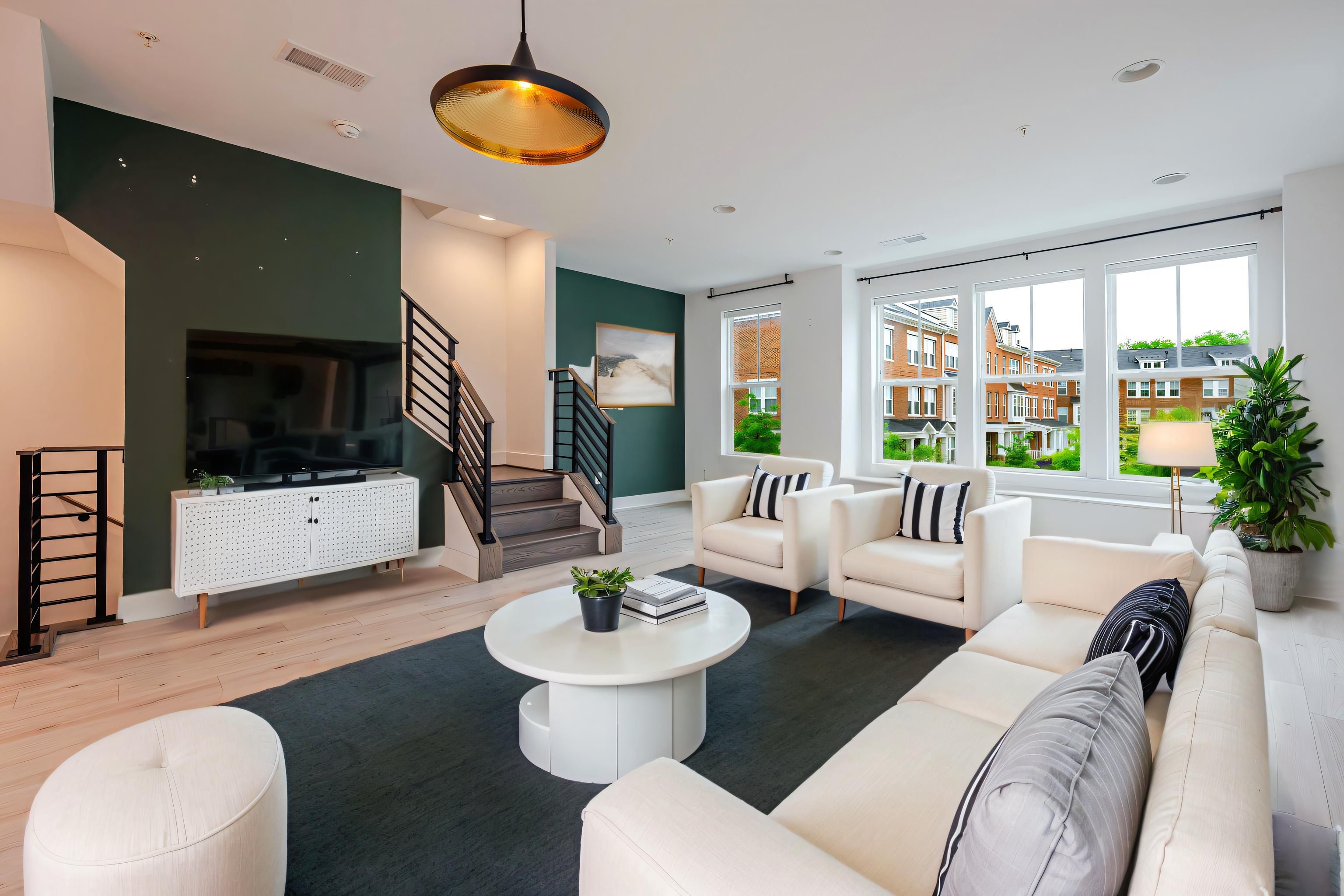 Washington House: 4450 Joseph Pl NE