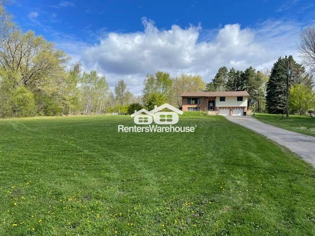 Lino Lakes House: 1241 Holly Dr E