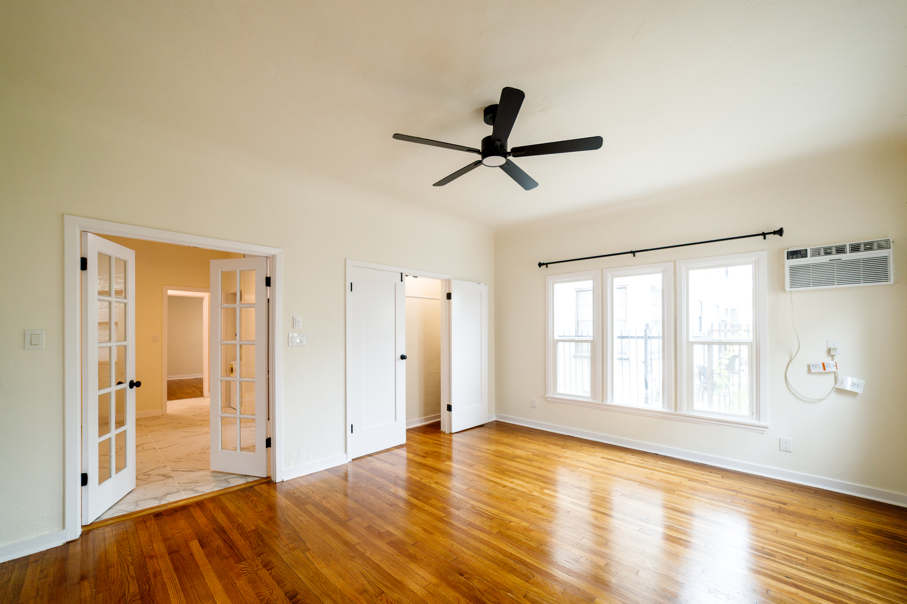 Los Angeles Condo: 1344 S Dunsmuir Ave